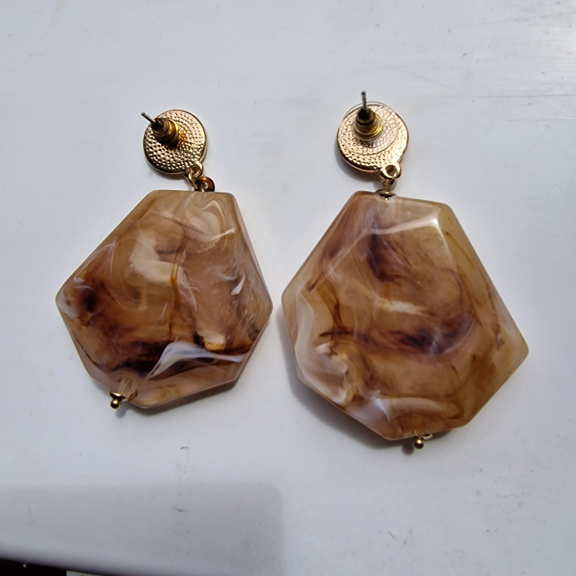 Vintage 1990s Marbled Plastic Drop Earrings Gold-Tone Geometric Dangle Statement – photo 3