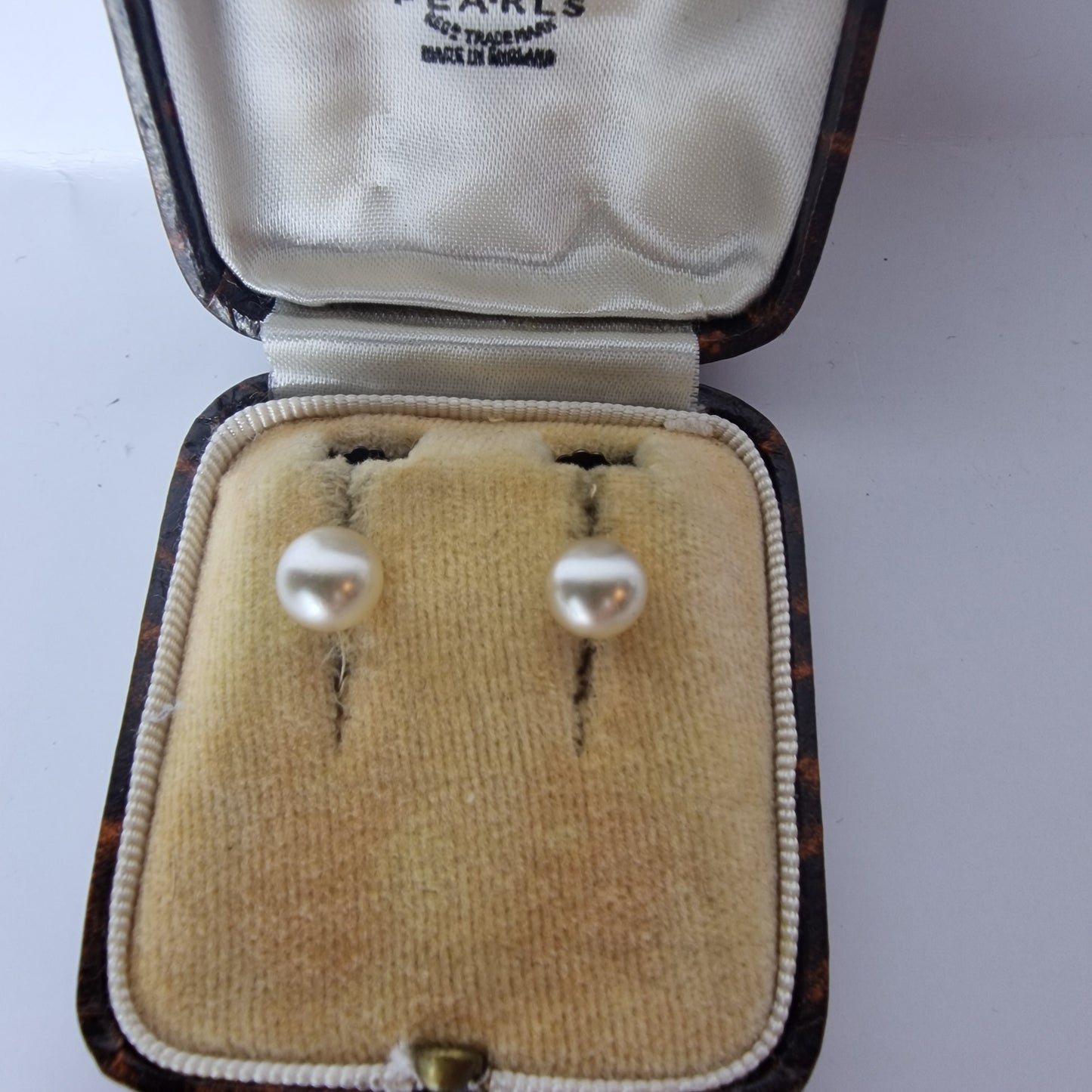 Vintage Lotus Pearls 1950s Bronze-Tone Faux Pearl Screw-Back Earrings England UK – photo 2