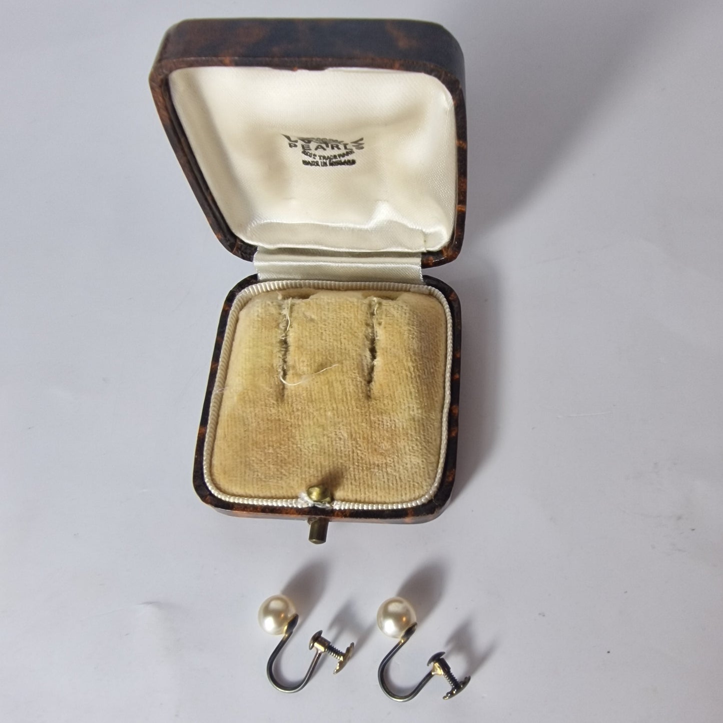 Vintage Lotus Pearls 1950s Bronze-Tone Faux Pearl Screw-Back Earrings England UK – photo 3
