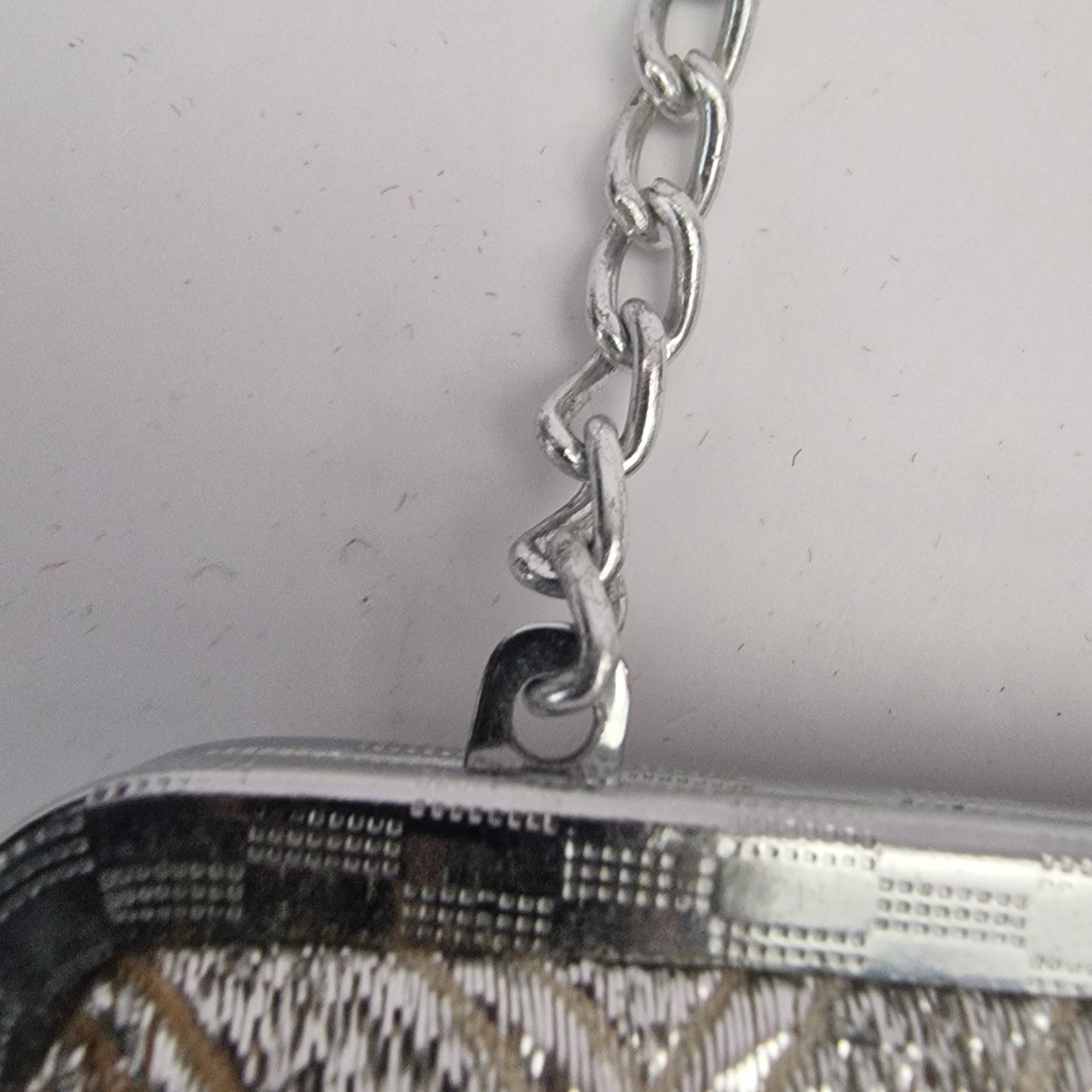 Vintage 1960s Silver Metallic Brocade Clutch Bag Chevron Evening Kiss Lock Frame – photo 6