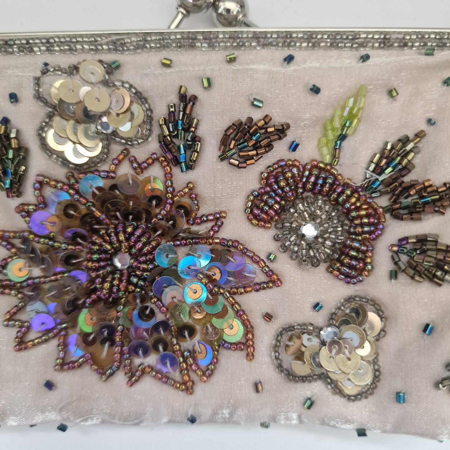 Vintage 1990s Cream Fabric Beaded Sequin Floral Clutch Bag Silver Frame Clasp – photo 3