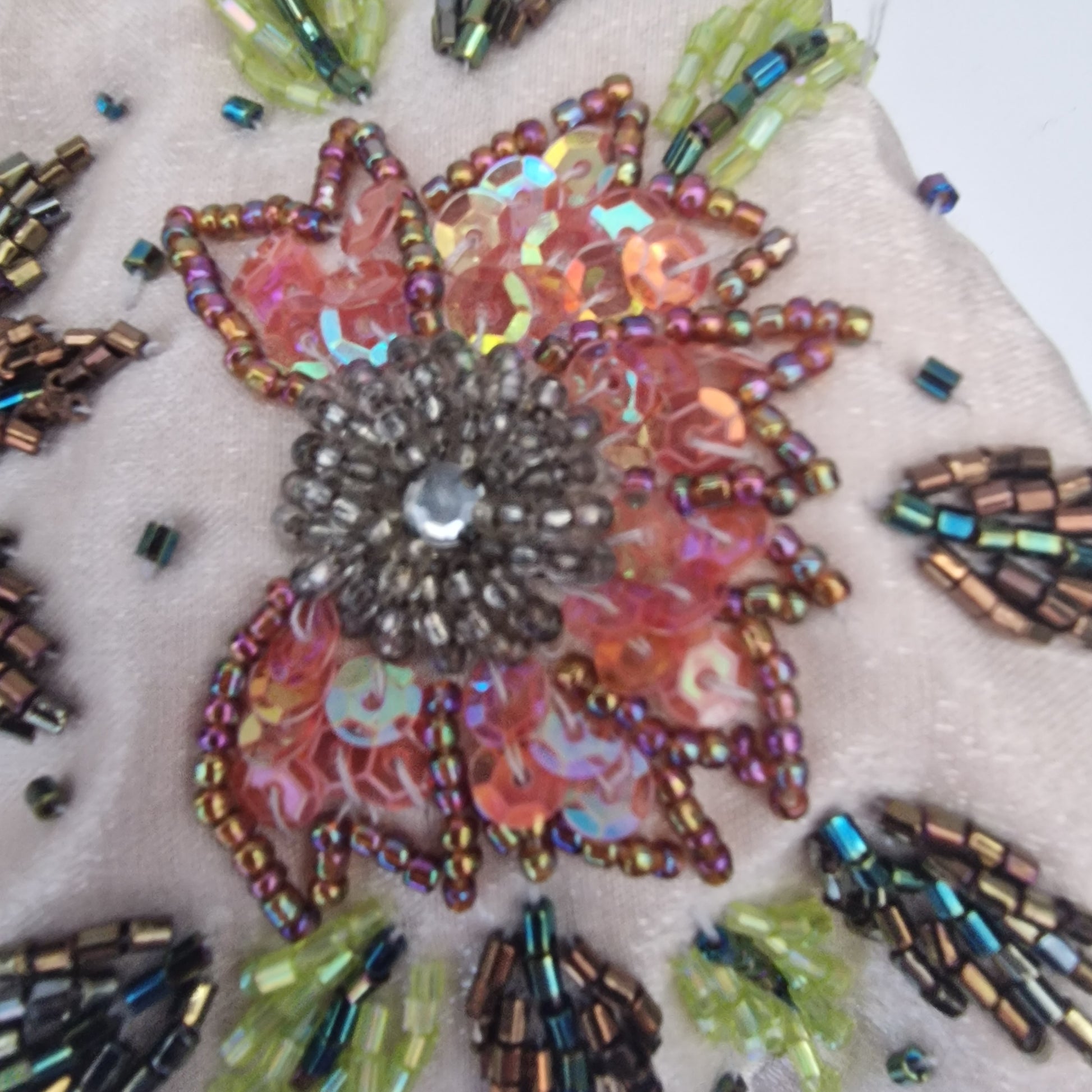 Vintage 1990s Cream Fabric Beaded Sequin Floral Clutch Bag Silver Frame Clasp – photo 4
