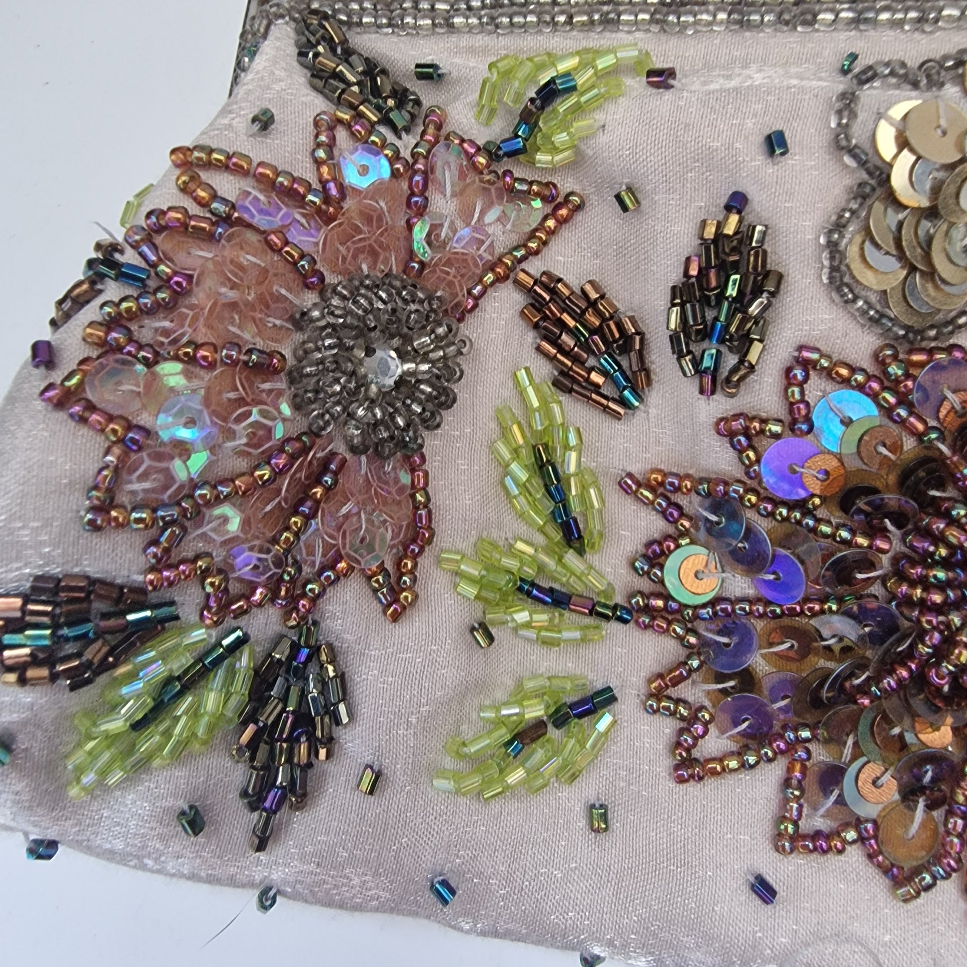 Vintage 1990s Cream Fabric Beaded Sequin Floral Clutch Bag Silver Frame Clasp – photo 5