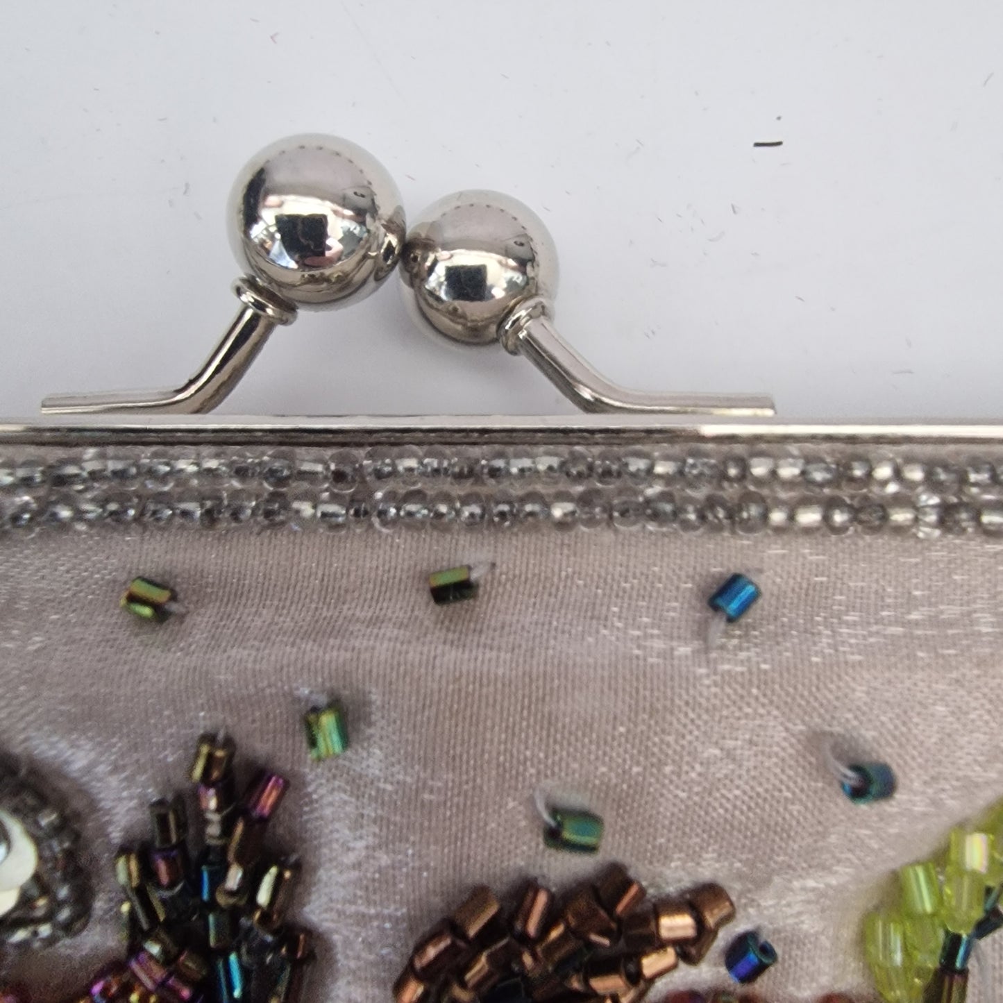 Vintage 1990s Cream Fabric Beaded Sequin Floral Clutch Bag Silver Frame Clasp – photo 6