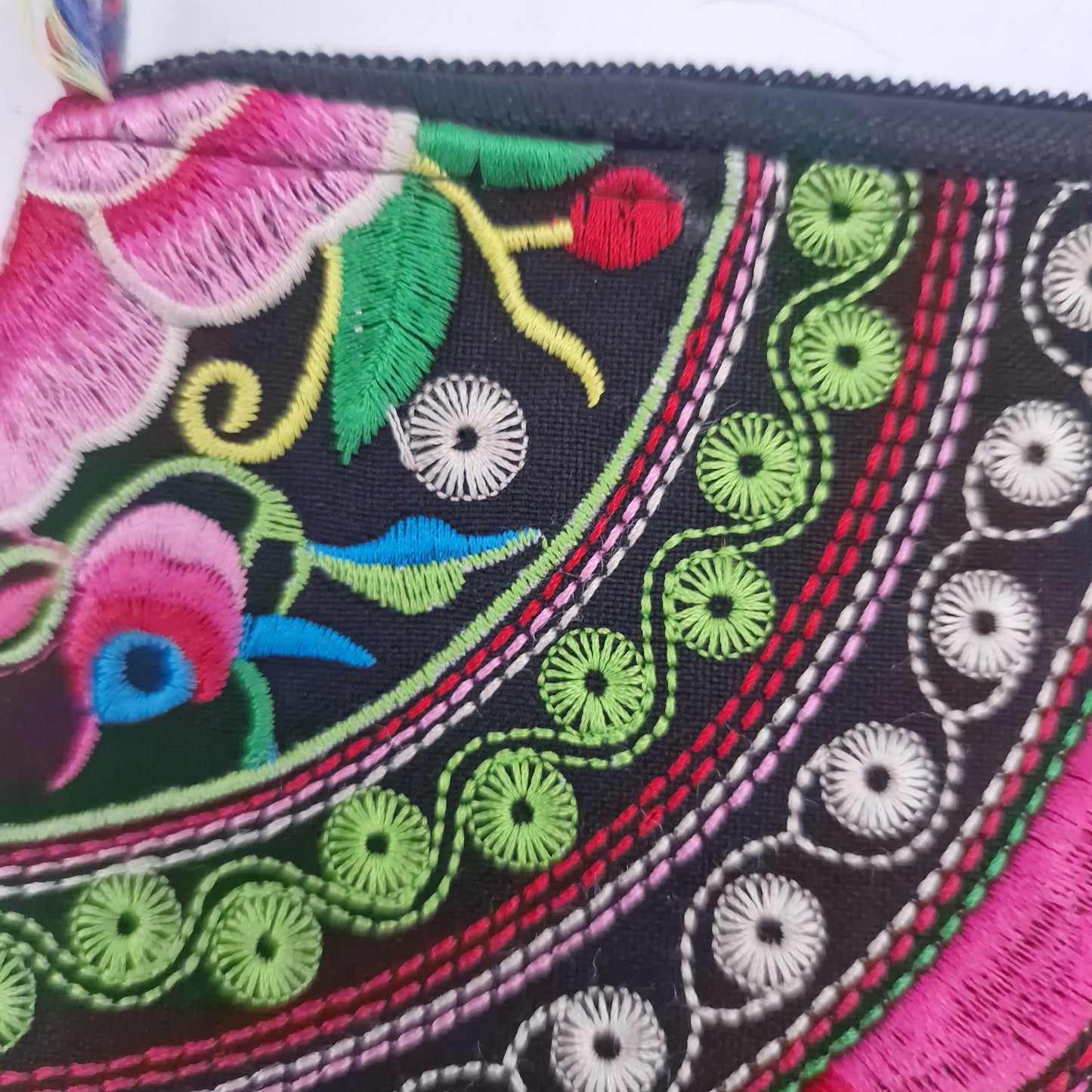 Vintage 1990s Black Embroidered Floral Fabric Shoulder Bag Boho Ethnic Rose Zip – photo 4