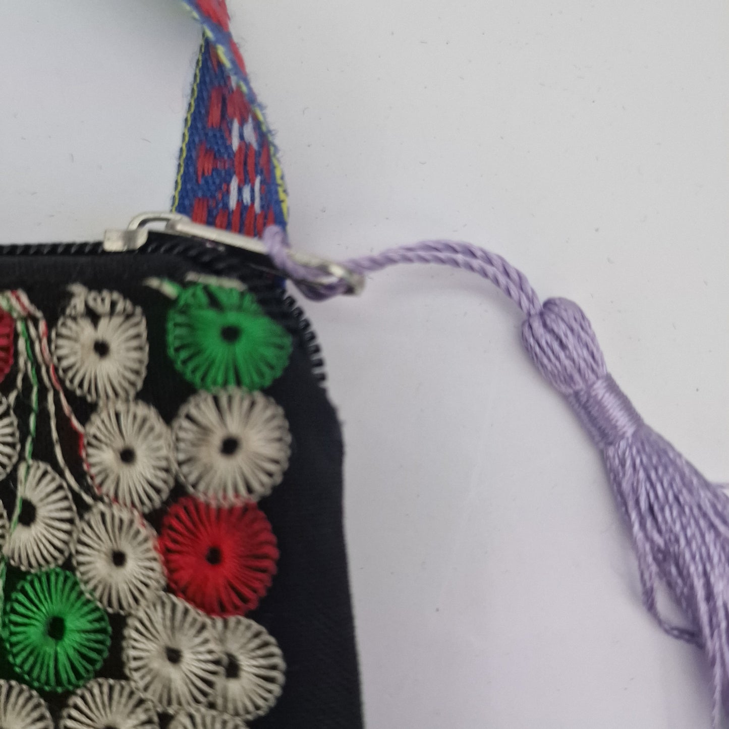 Vintage 1990s Black Embroidered Floral Fabric Shoulder Bag Boho Ethnic Rose Zip – photo 5