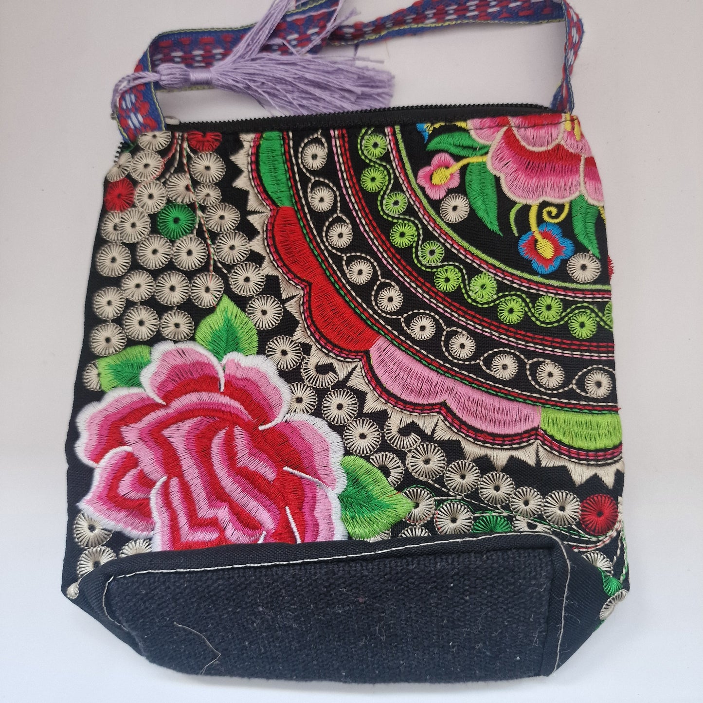 Vintage 1990s Black Embroidered Floral Fabric Shoulder Bag Boho Ethnic Rose Zip – photo 6