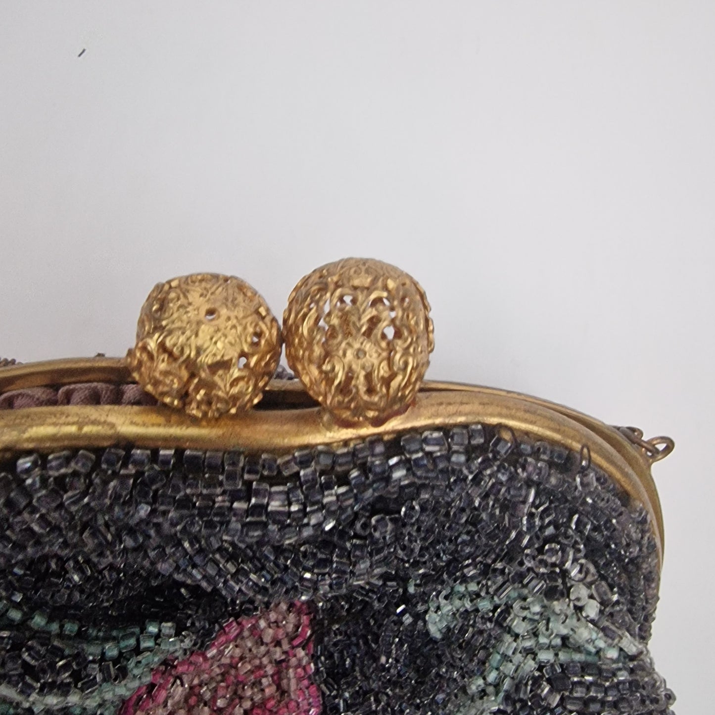 Vintage 1950s Black Pink Glass Beaded Floral Evening Clutch Bag Gold-Tone Frame – photo 9