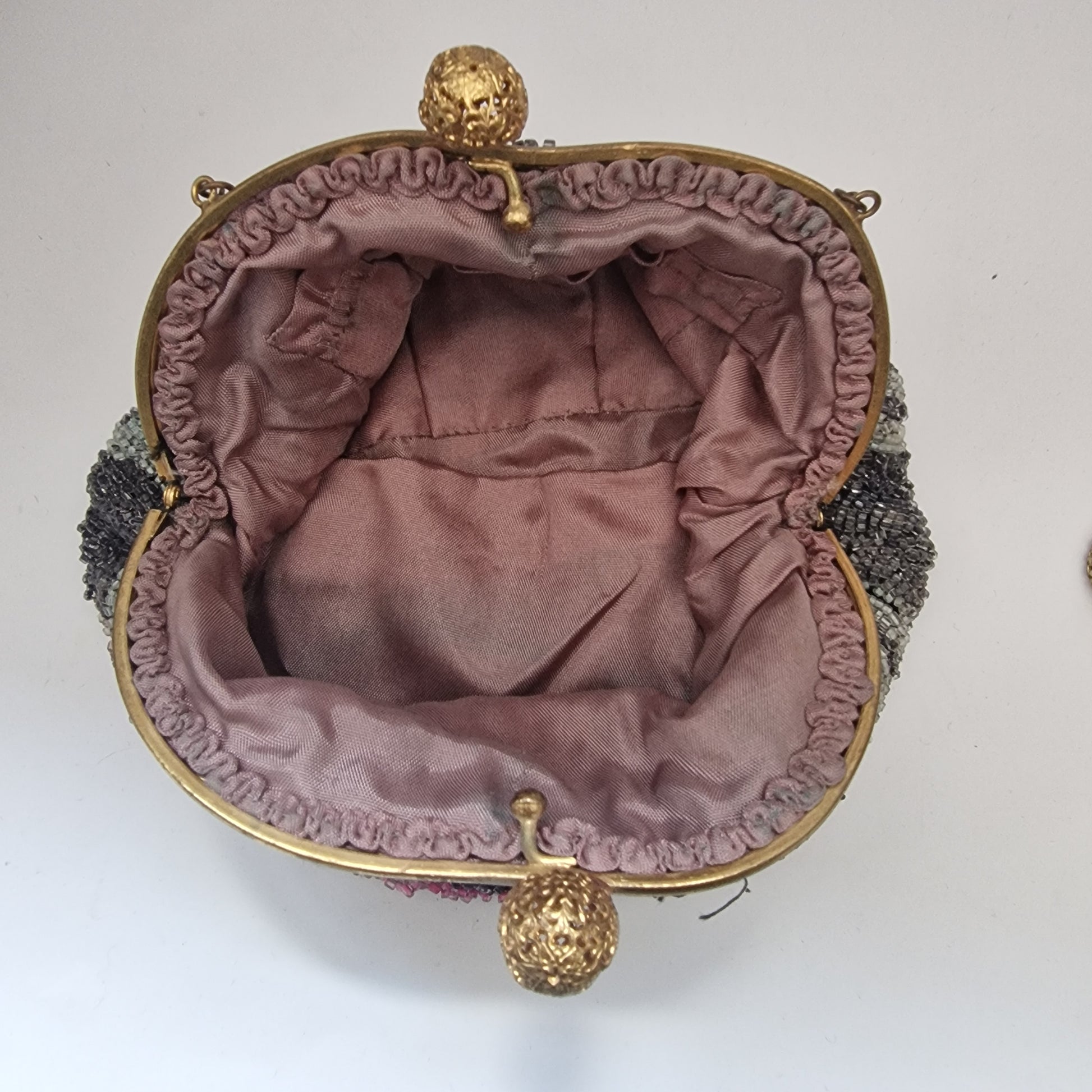 Vintage 1950s Black Pink Glass Beaded Floral Evening Clutch Bag Gold-Tone Frame – photo 10