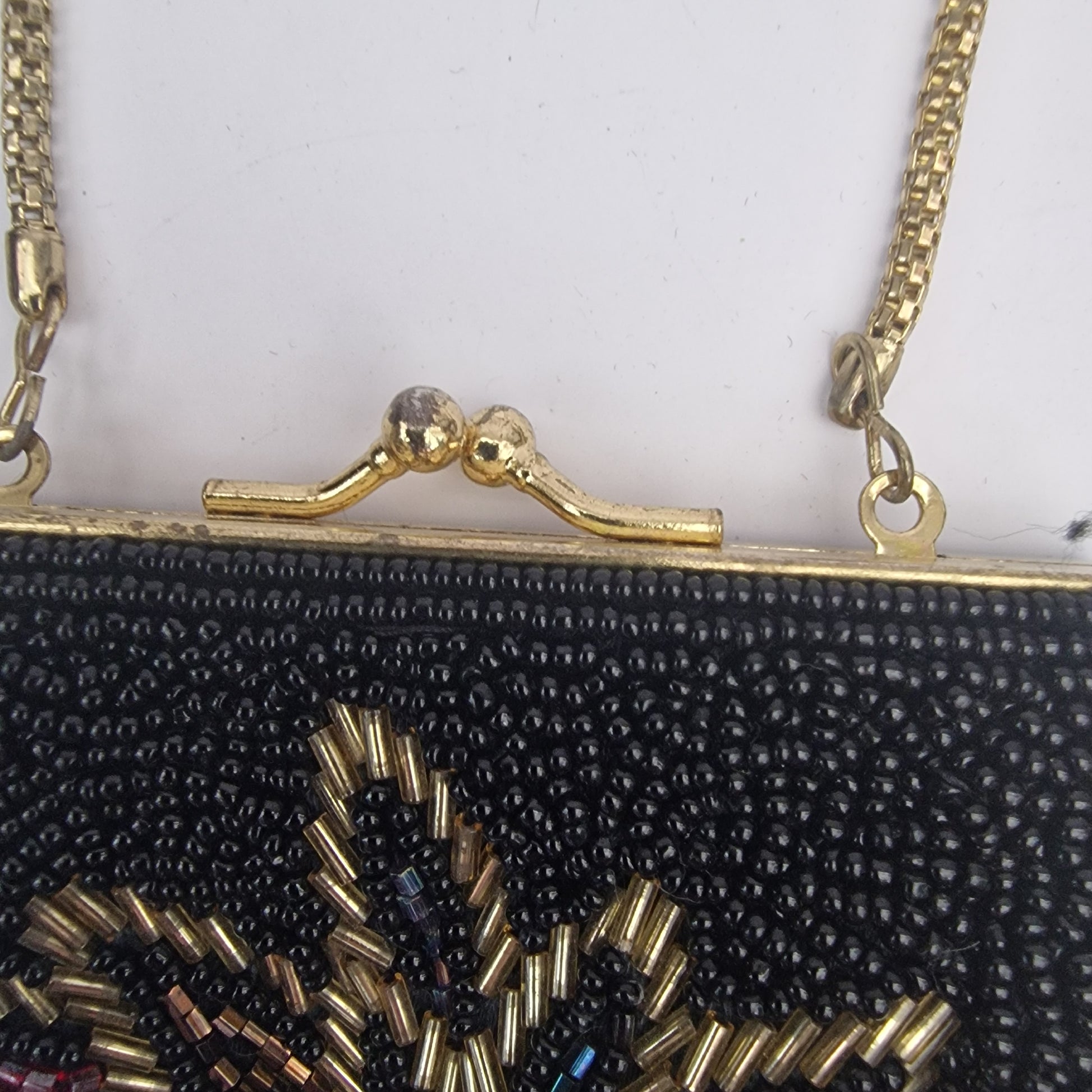 Vintage 1960s Black Glass Beaded Evening Bag Gold-Tone Frame Floral Kiss Lock – photo 3