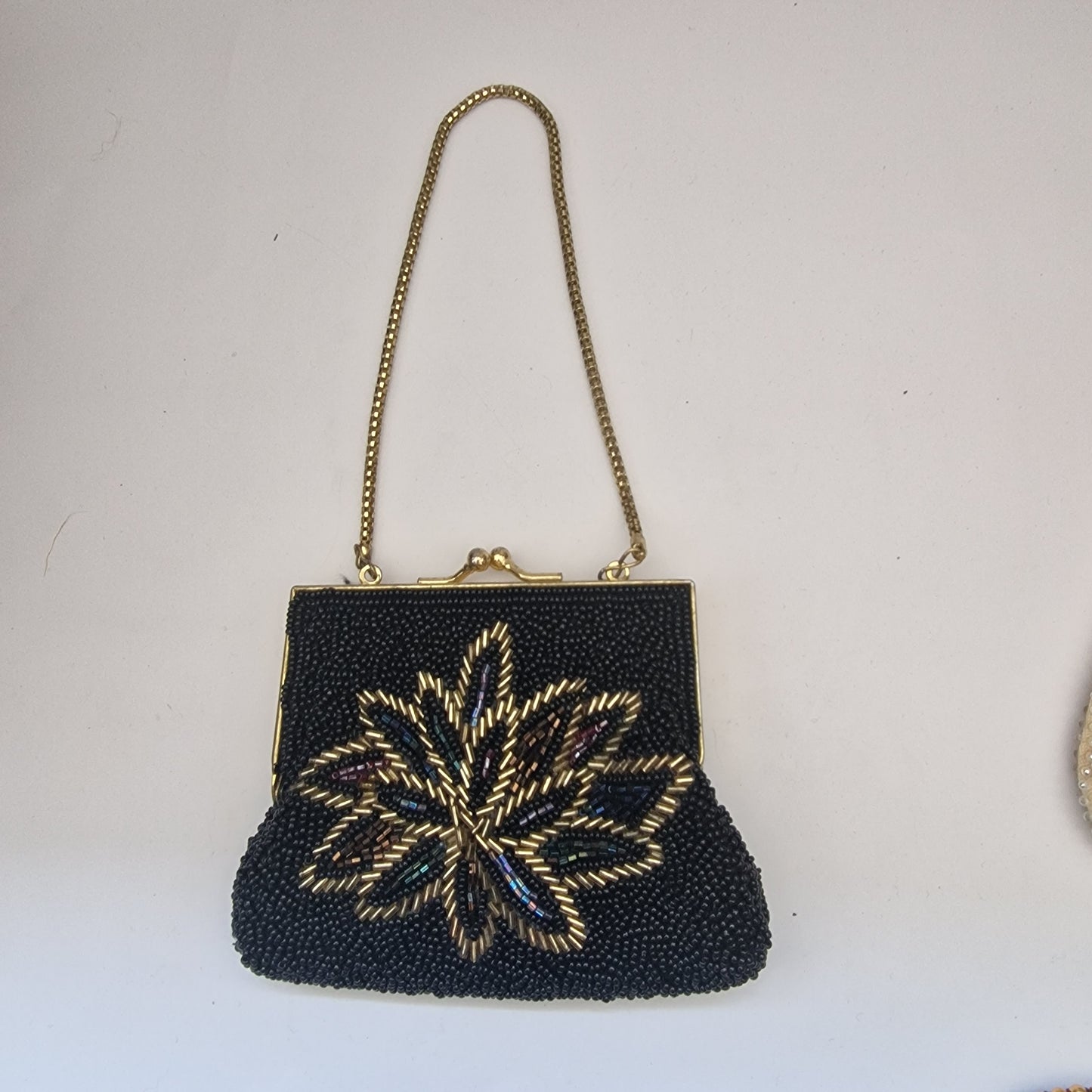 Vintage 1960s Black Glass Beaded Evening Bag Gold-Tone Frame Floral Kiss Lock – photo 5