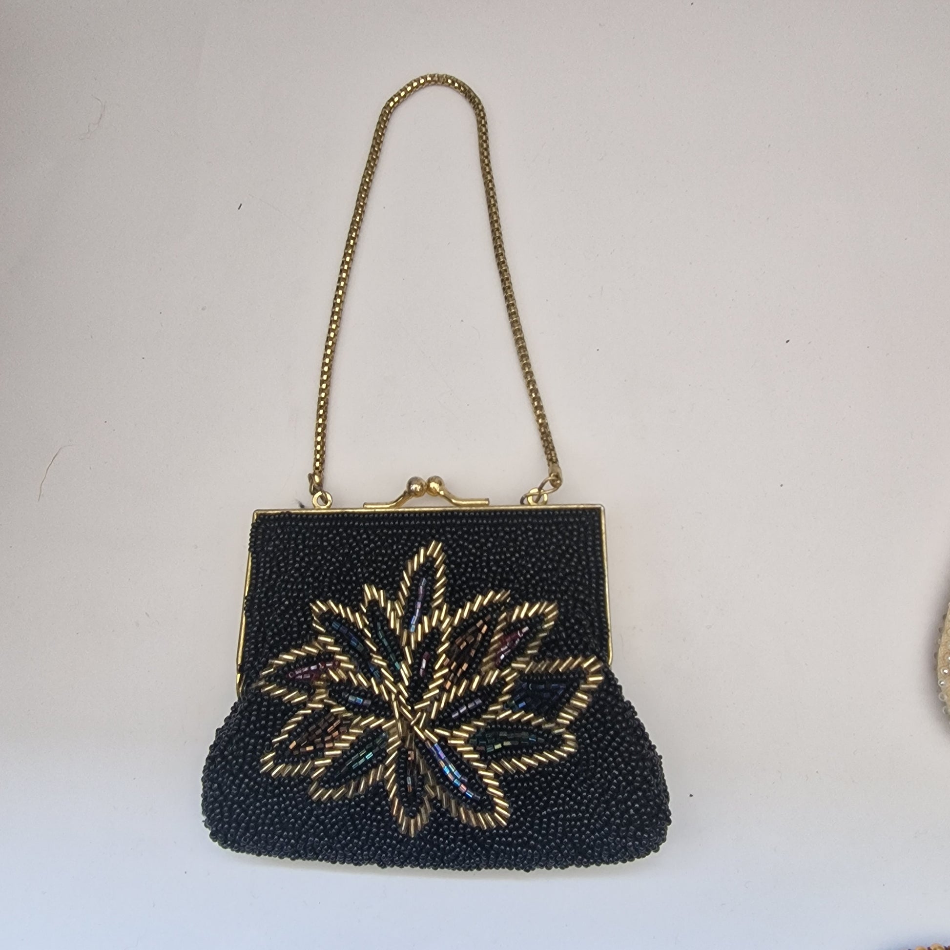 Vintage 1960s Black Glass Beaded Evening Bag Gold-Tone Frame Floral Kiss Lock – photo 5