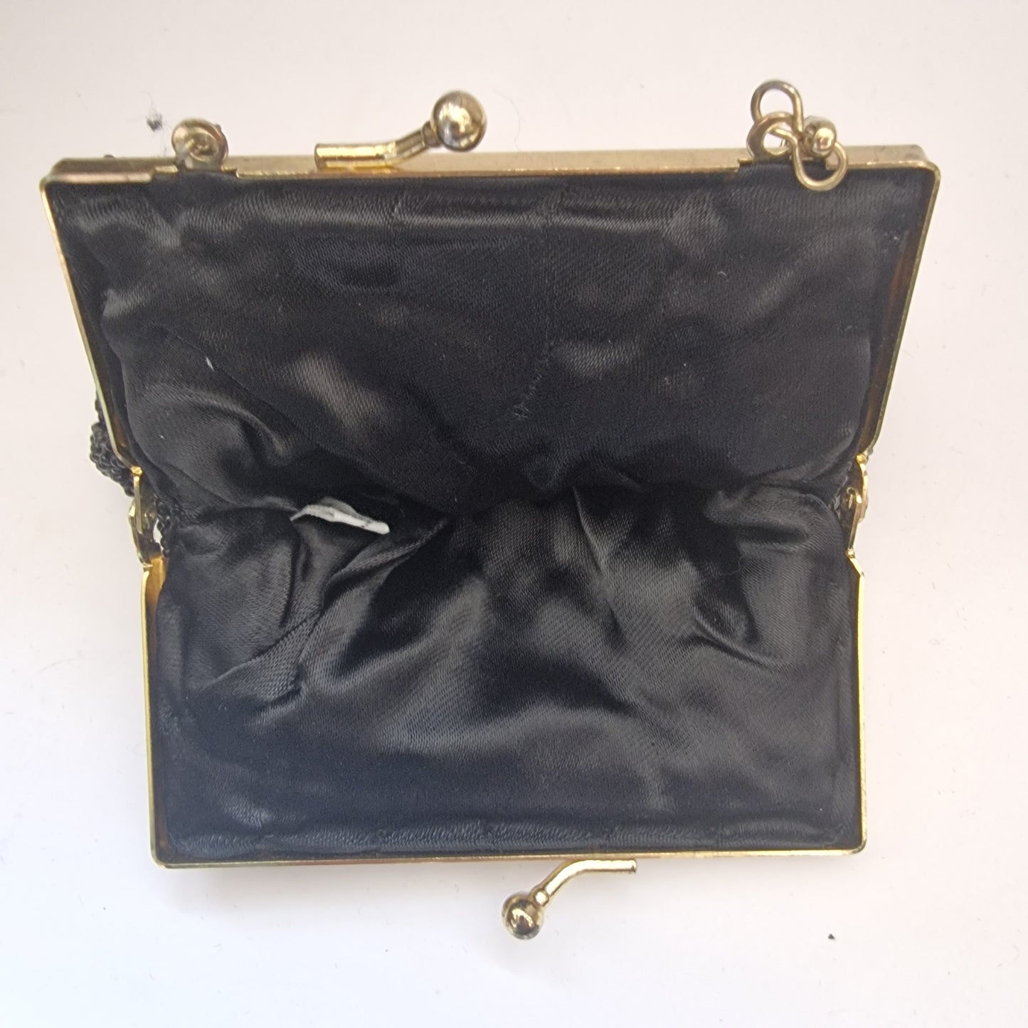 Vintage 1960s Black Glass Beaded Evening Bag Gold-Tone Frame Floral Kiss Lock – photo 8
