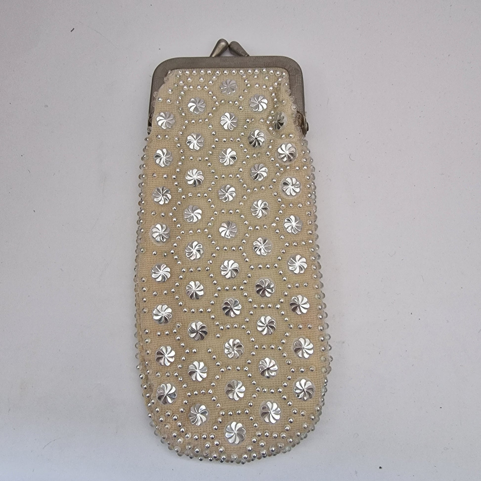 Vintage 1970s Beaded Fabric Coin Purse Silver-Tone Metal Floral Kiss-Lock Clasp