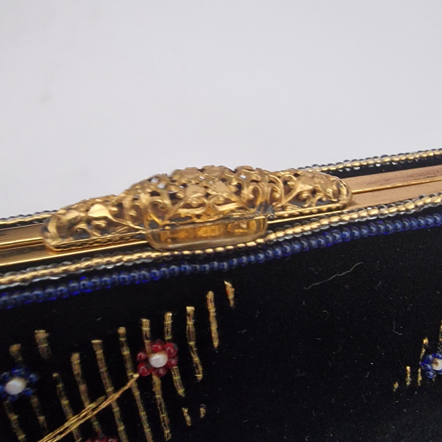 Vintage 1960s Black Velvet Embroidered Clutch Bag Gold-Tone Filigree Frame Clasp – photo 6