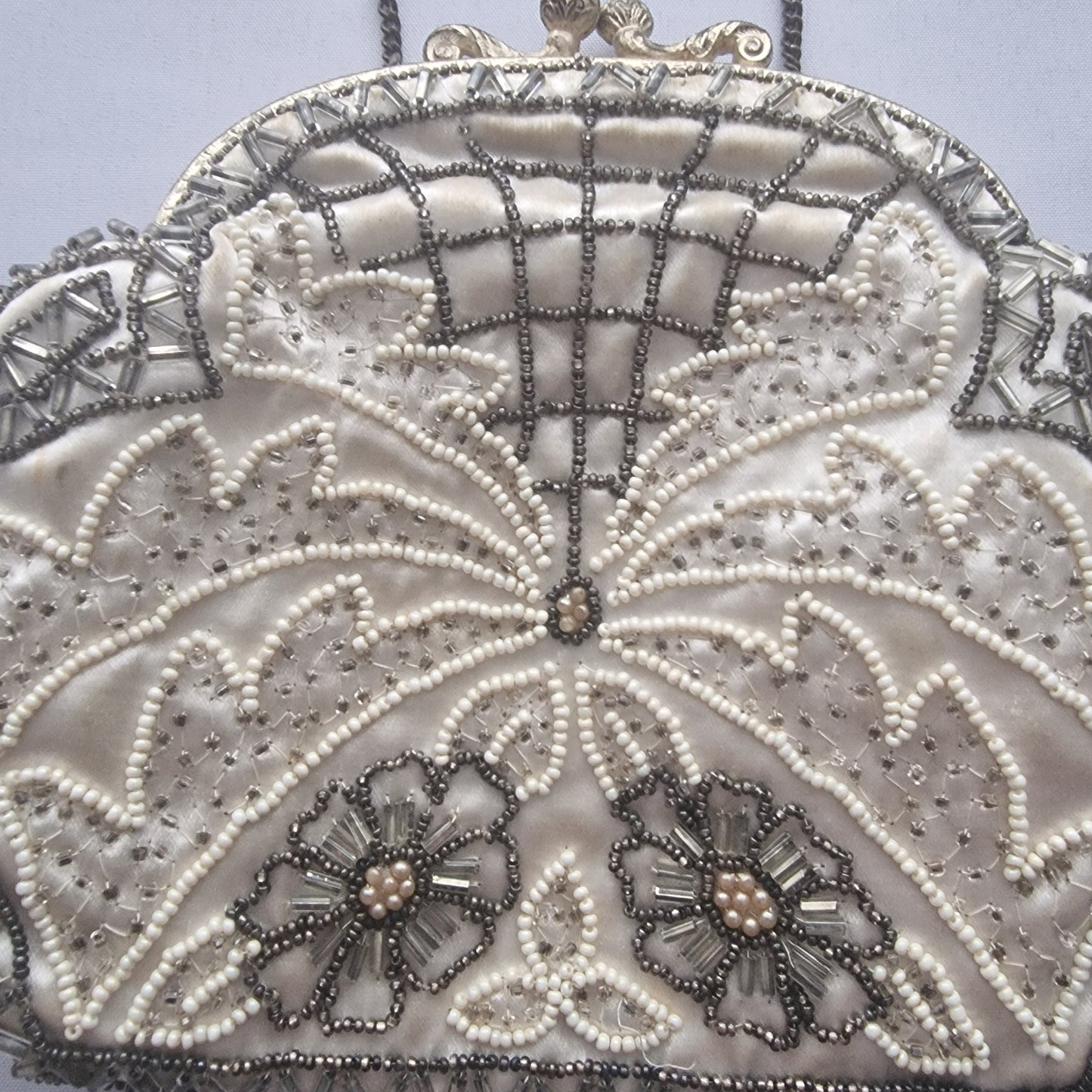 Vintage 1950s French Ivory Satin Beaded Evening Clutch Bag Floral Frame Clasp – photo 4