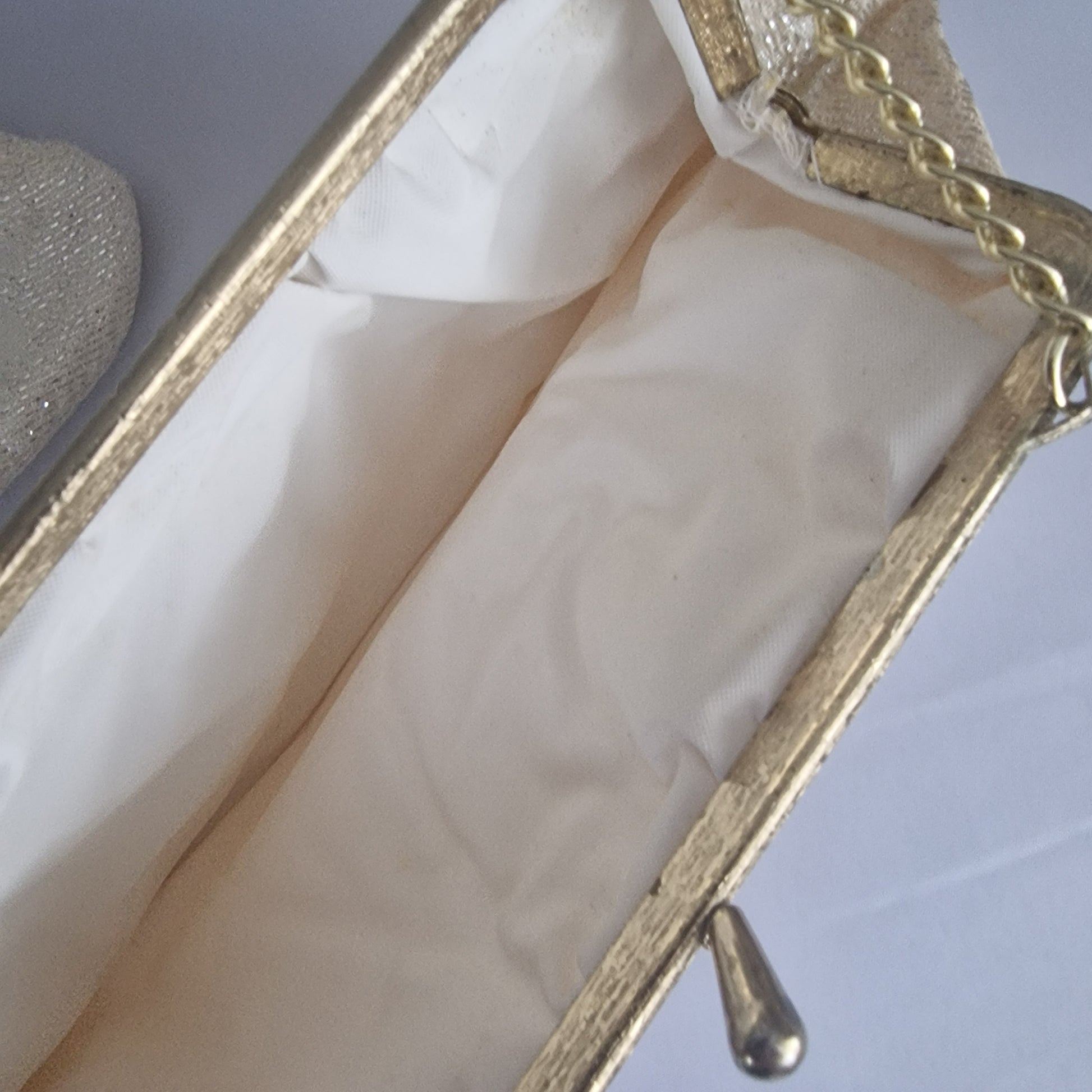 Vintage 1970s Gold Cream Metallic Fabric Evening Clutch Bag And Coin Purse Set – photo 5
