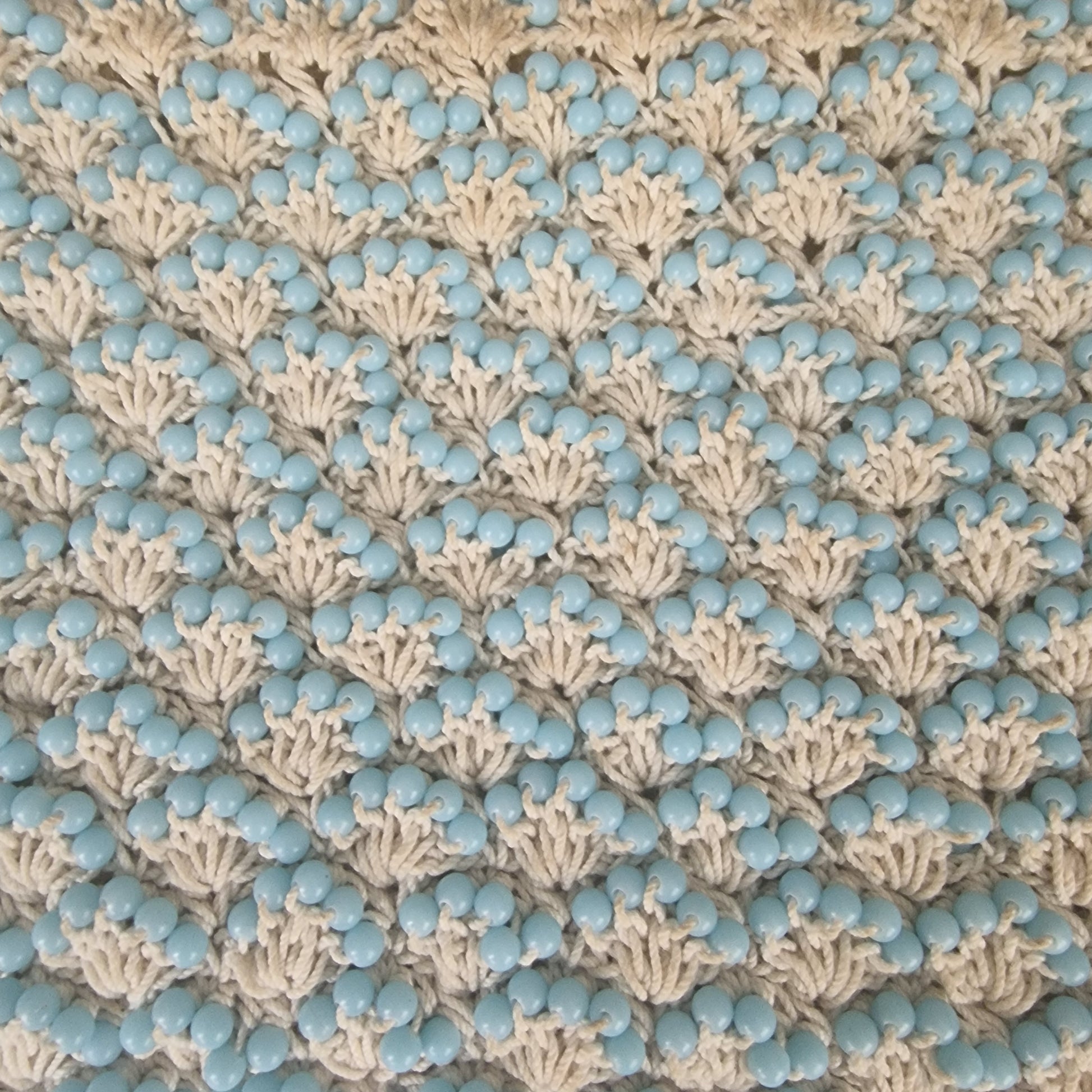 Vintage 1960s Baby Blue Cream Beaded Crochet Evening Clutch Bag Frame Kiss Lock – photo 2