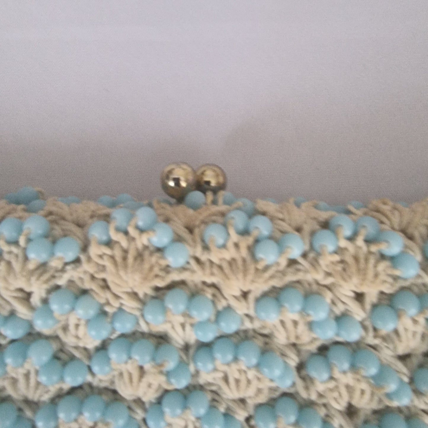 Vintage 1960s Baby Blue Cream Beaded Crochet Evening Clutch Bag Frame Kiss Lock – photo 3