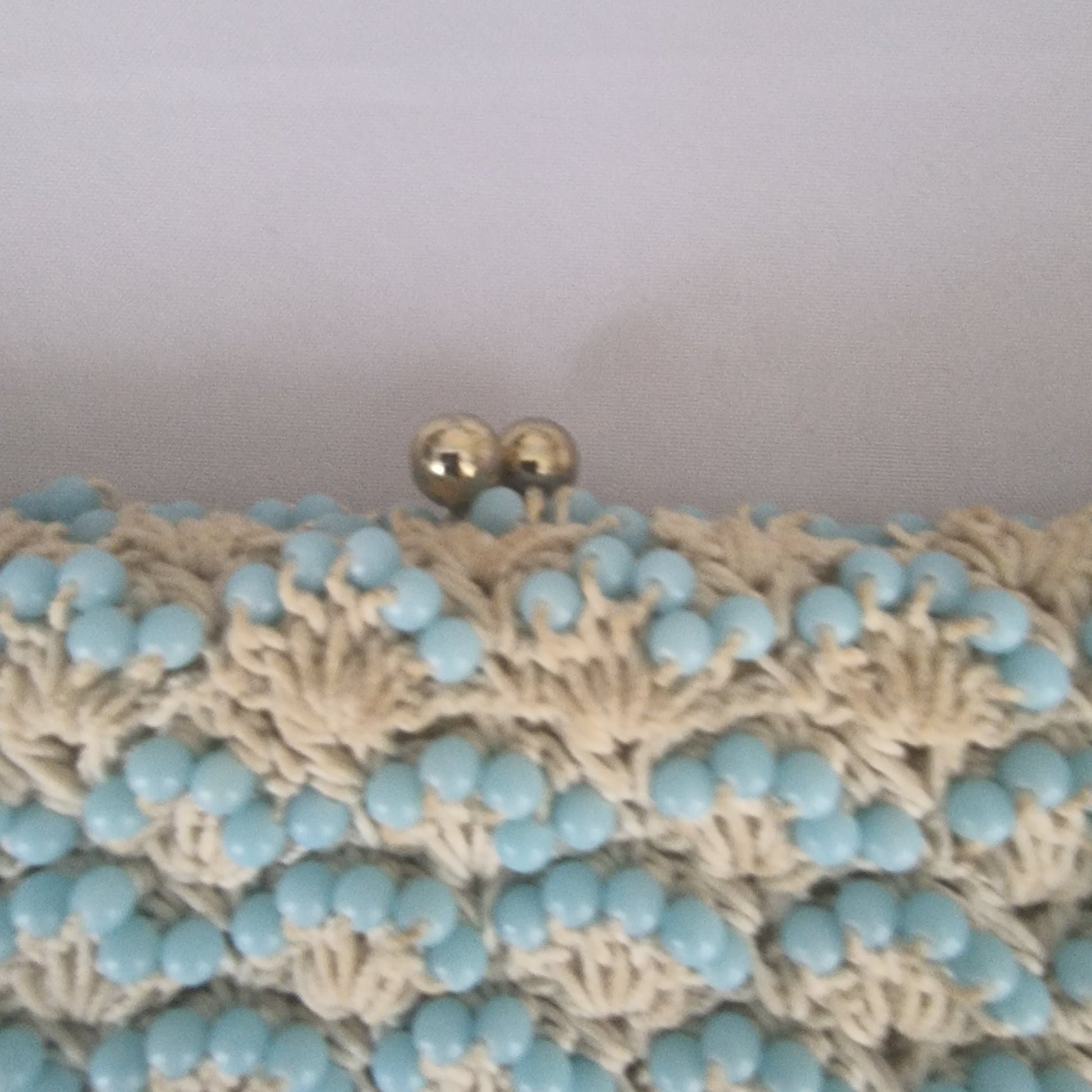 Vintage 1960s Baby Blue Cream Beaded Crochet Evening Clutch Bag Frame Kiss Lock – photo 3