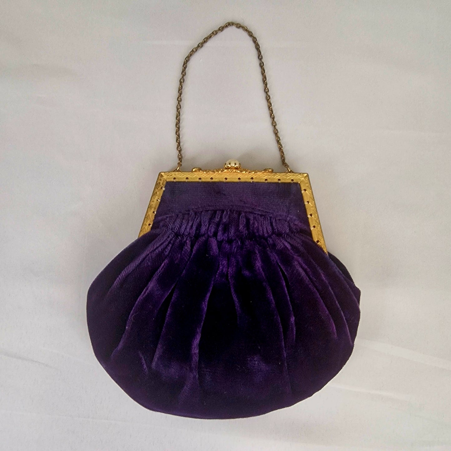 Vintage 1960s Purple Velvet Evening Clutch Gold-Tone Ornate Frame Clasp Chain