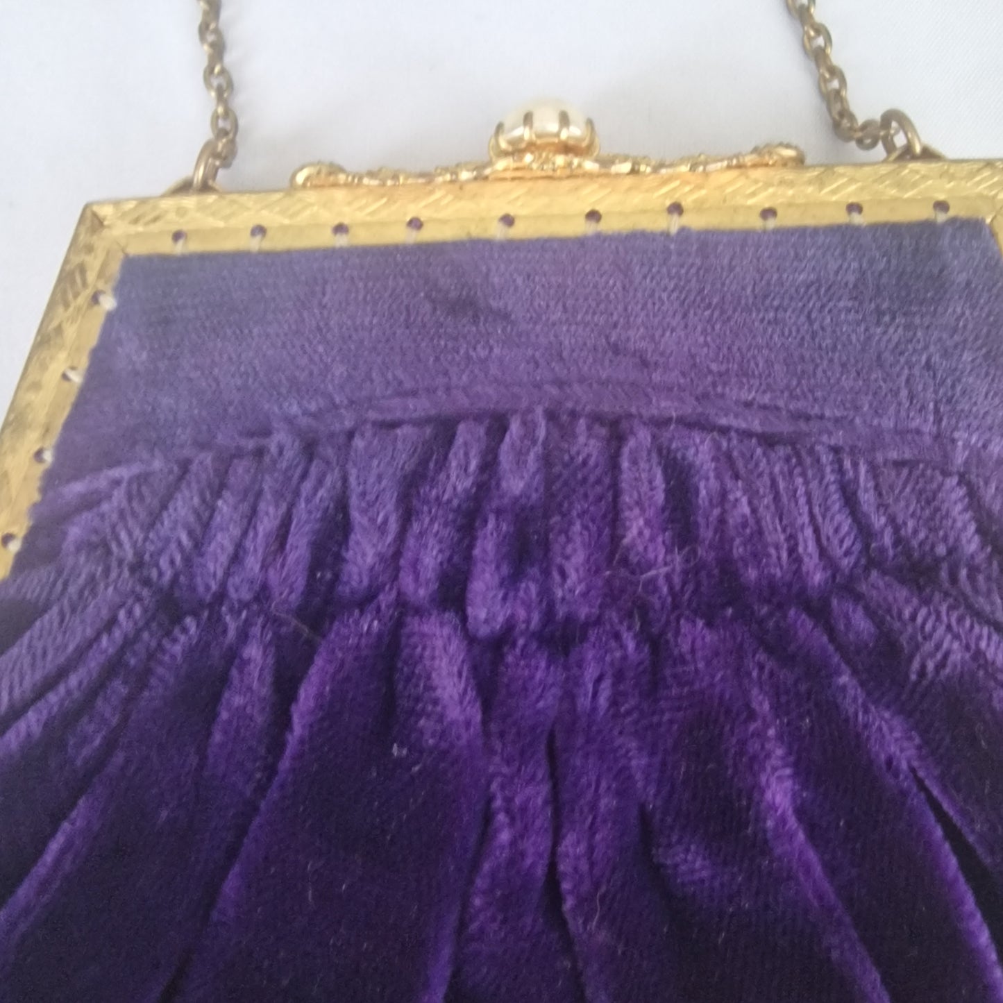 Vintage 1960s Purple Velvet Evening Clutch Gold-Tone Ornate Frame Clasp Chain – photo 3