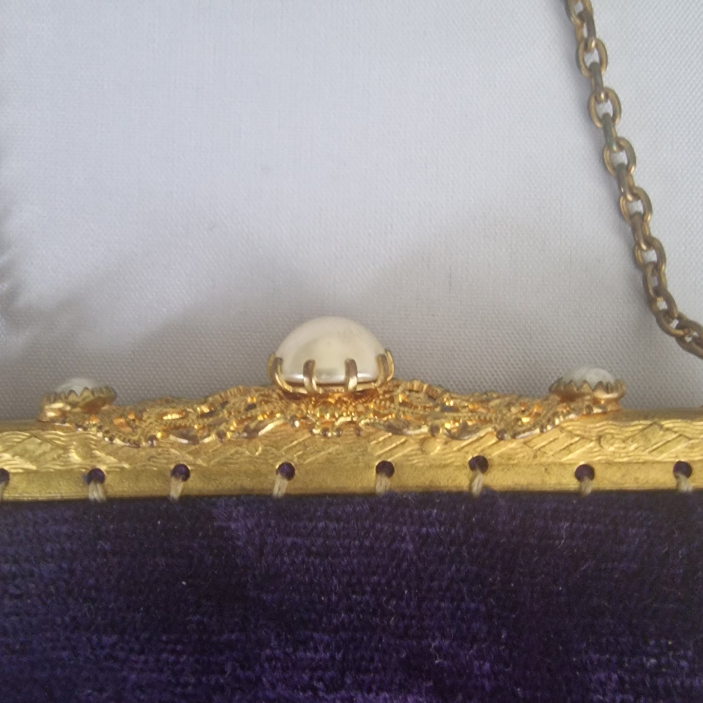 Vintage 1960s Purple Velvet Evening Clutch Gold-Tone Ornate Frame Clasp Chain – photo 4