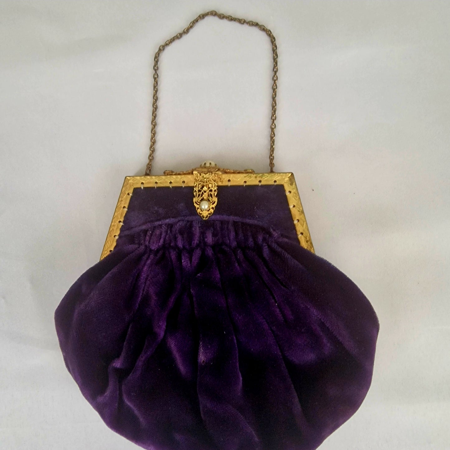 Vintage 1960s Purple Velvet Evening Clutch Gold-Tone Ornate Frame Clasp Chain – photo 7