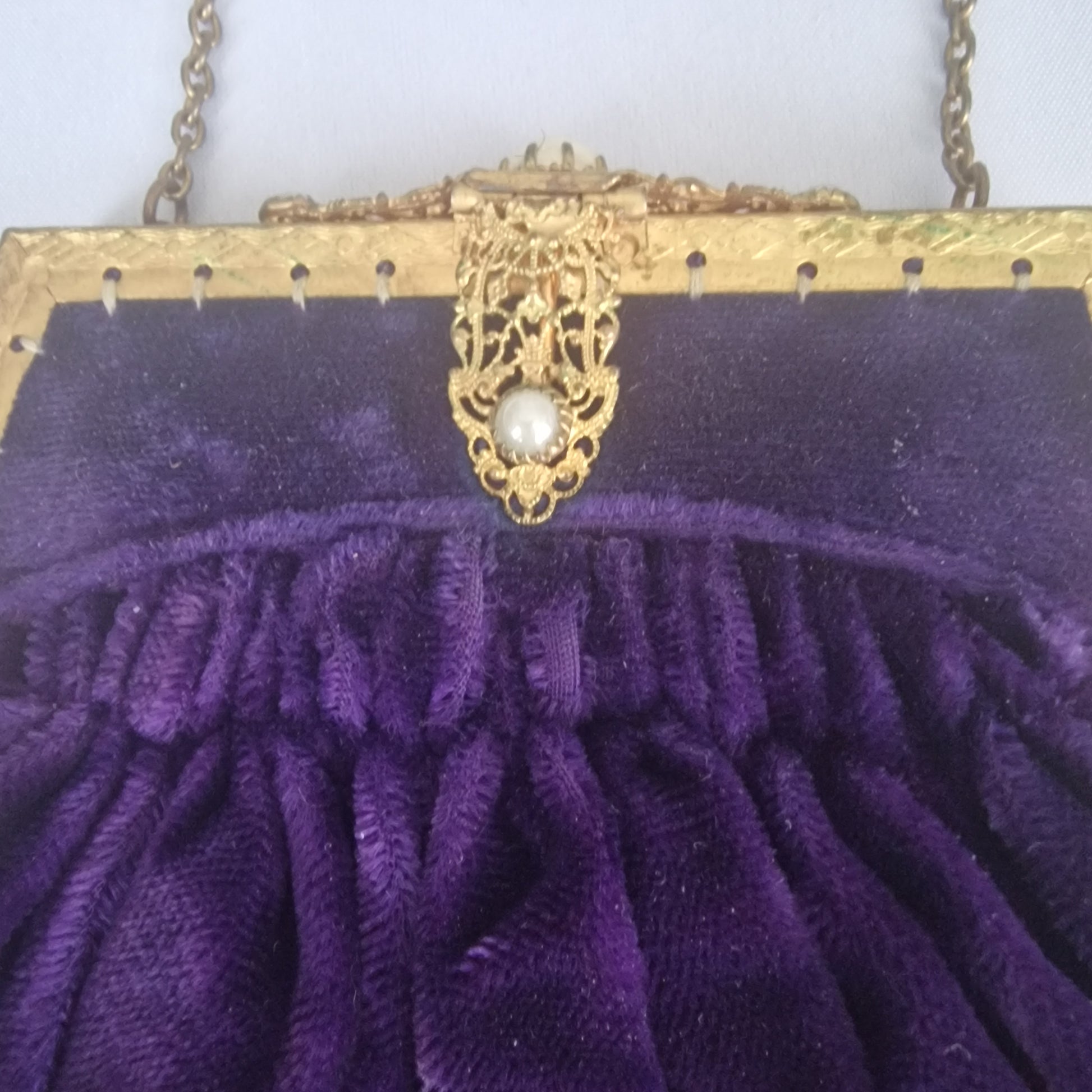 Vintage 1960s Purple Velvet Evening Clutch Gold-Tone Ornate Frame Clasp Chain – photo 8