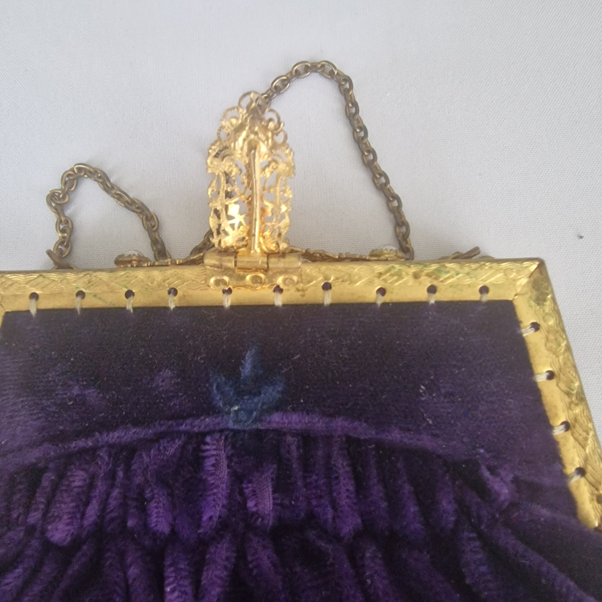 Vintage 1960s Purple Velvet Evening Clutch Gold-Tone Ornate Frame Clasp Chain – photo 9