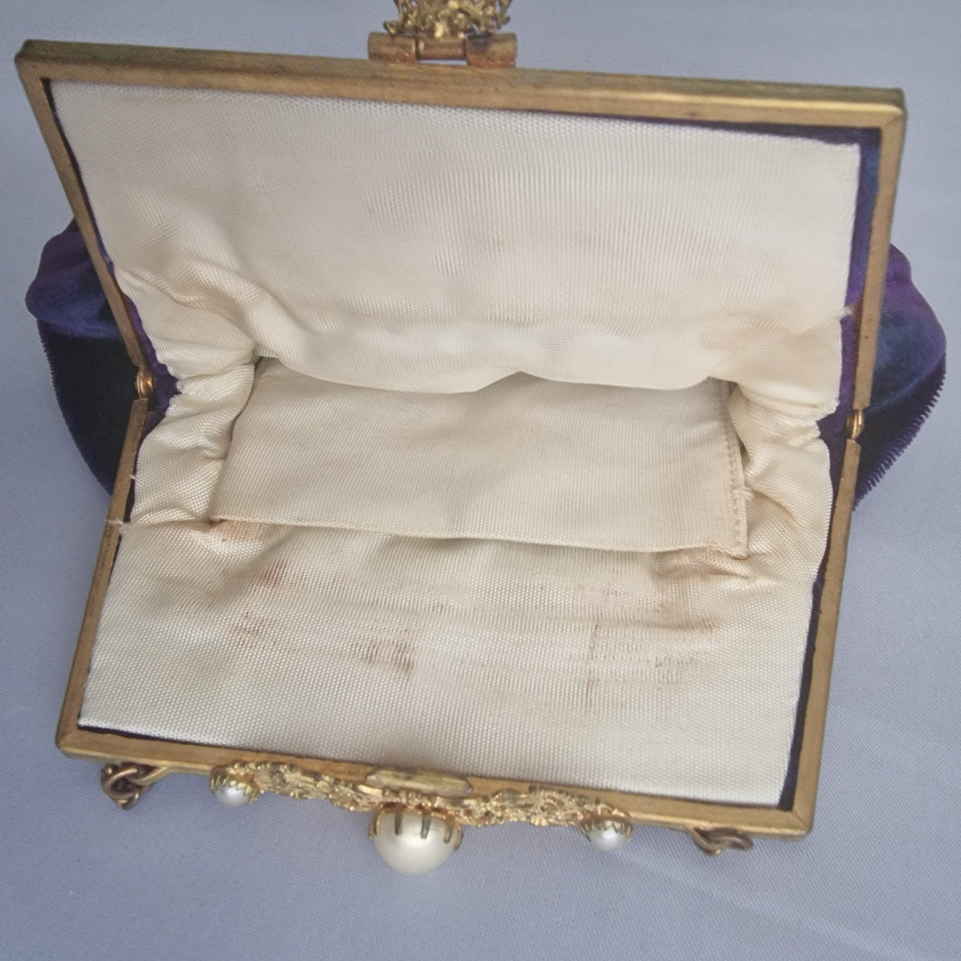 Vintage 1960s Purple Velvet Evening Clutch Gold-Tone Ornate Frame Clasp Chain – photo 10