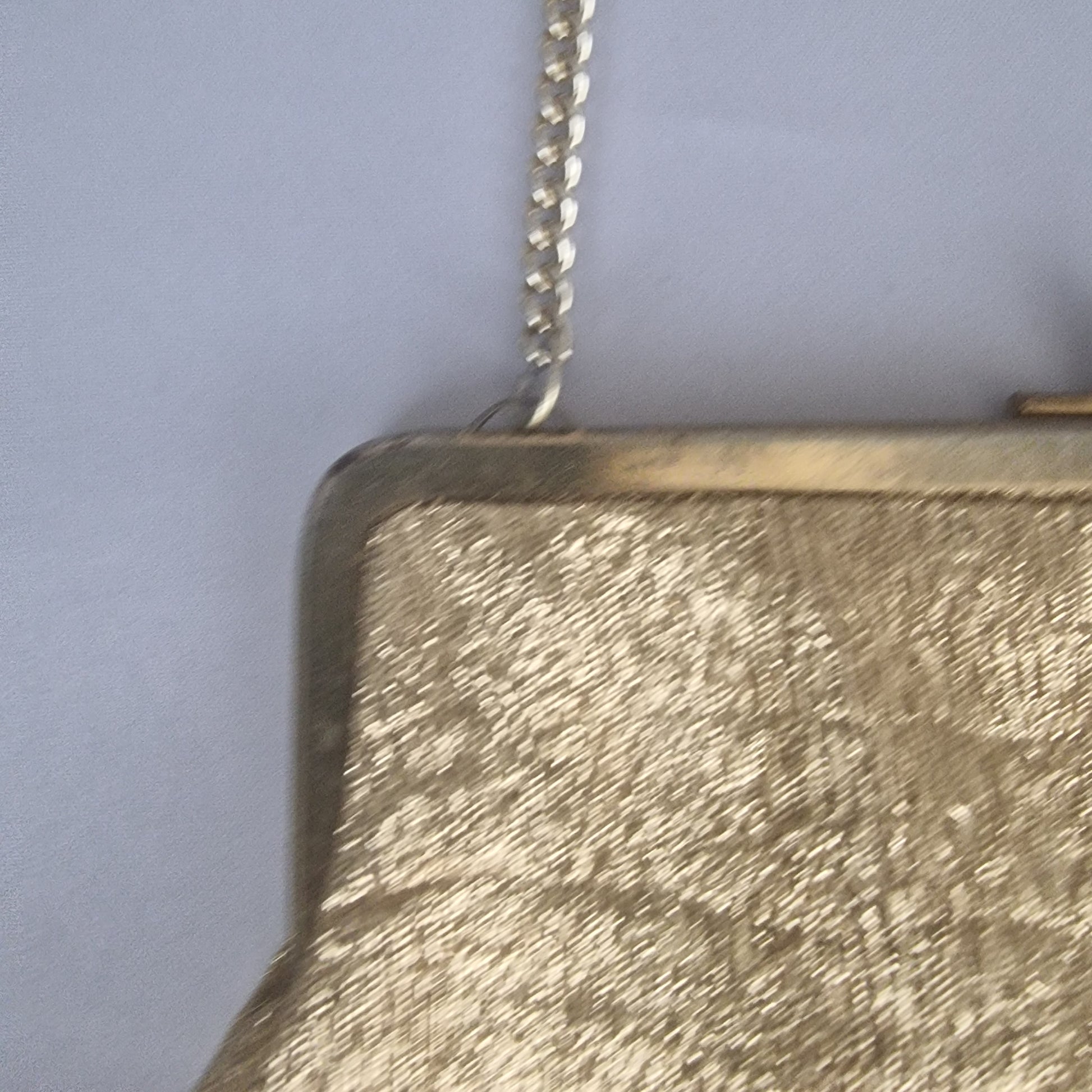 Vintage 1970s Gold Silver Lame Evening Bag Clutch Metal Frame Geometric Clasp – photo 4