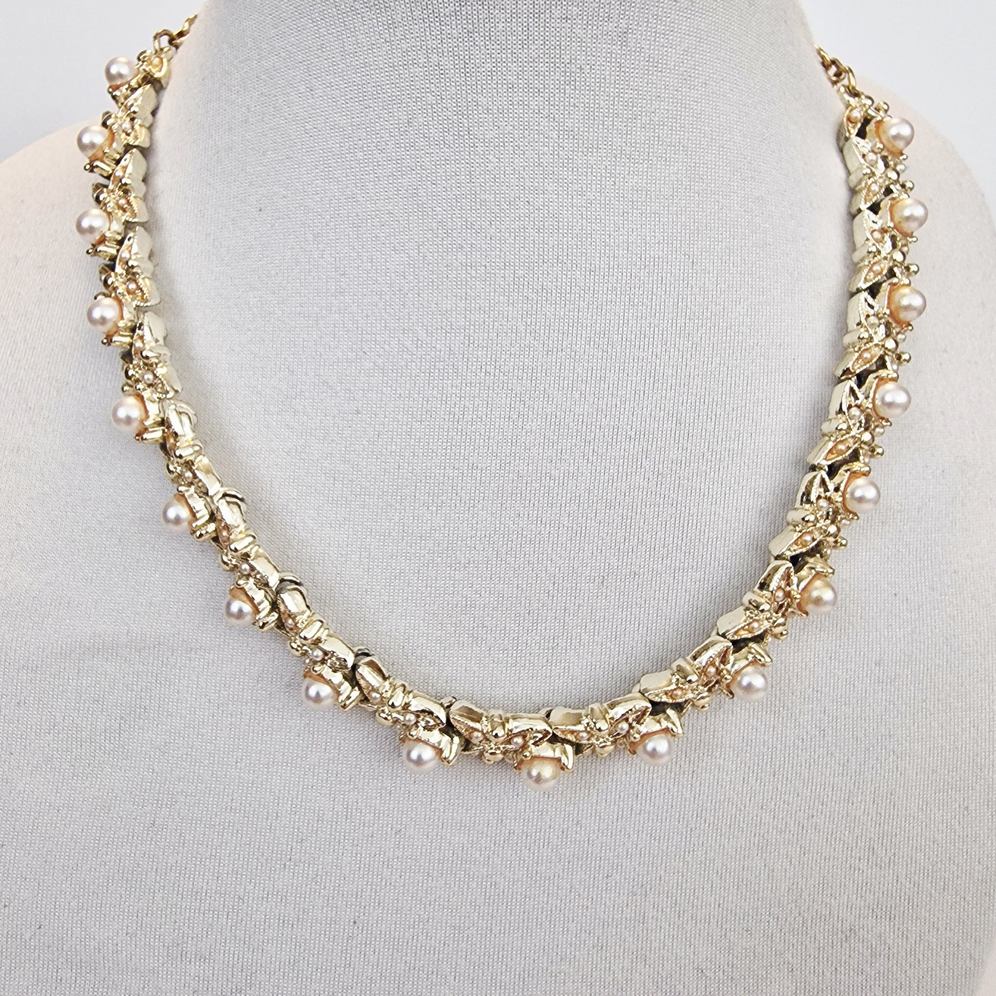 Vintage 1970s Gold-Tone Pearl Statement Collar Necklace Botanical Linked Chain