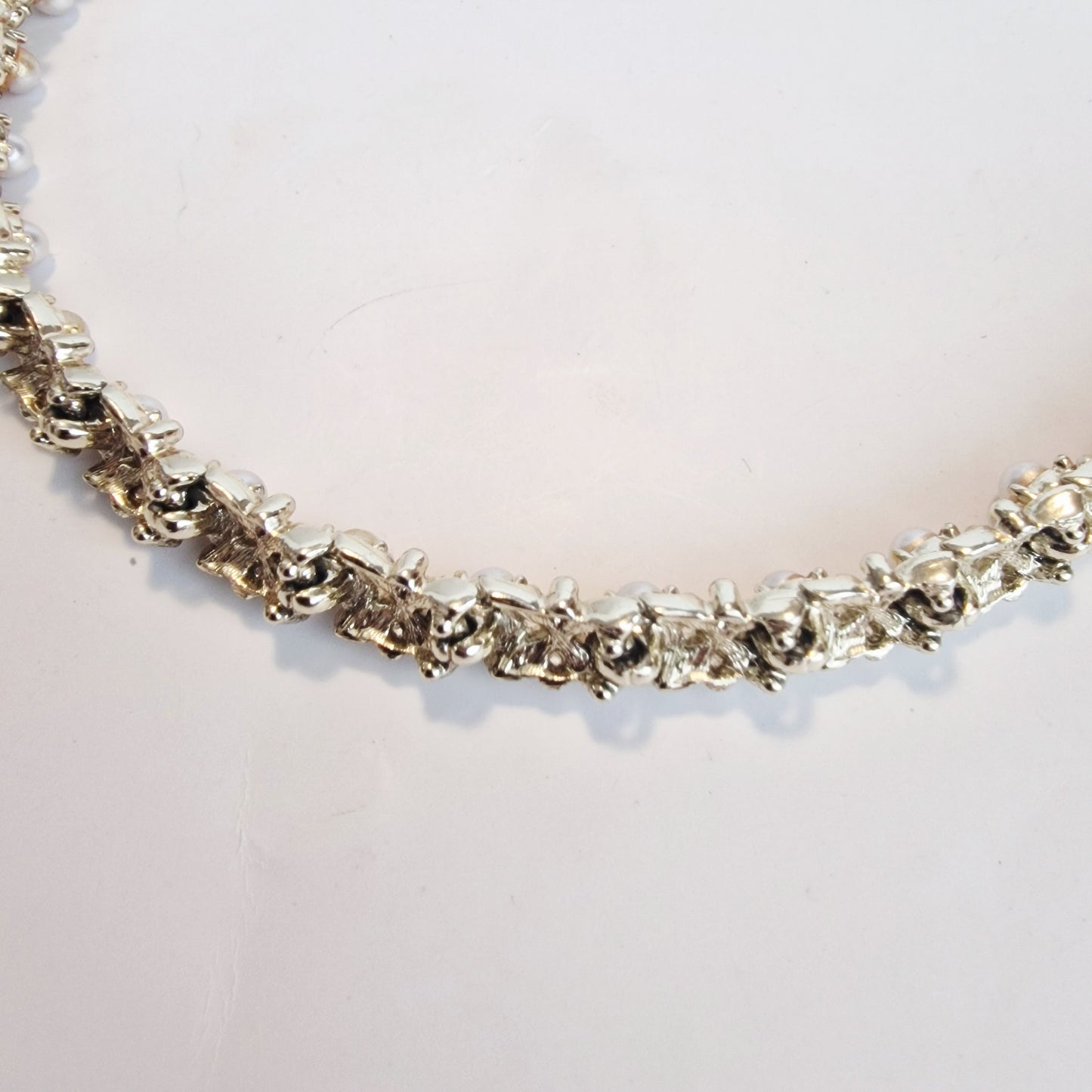 Vintage 1970s Gold-Tone Pearl Statement Collar Necklace Botanical Linked Chain – photo 5