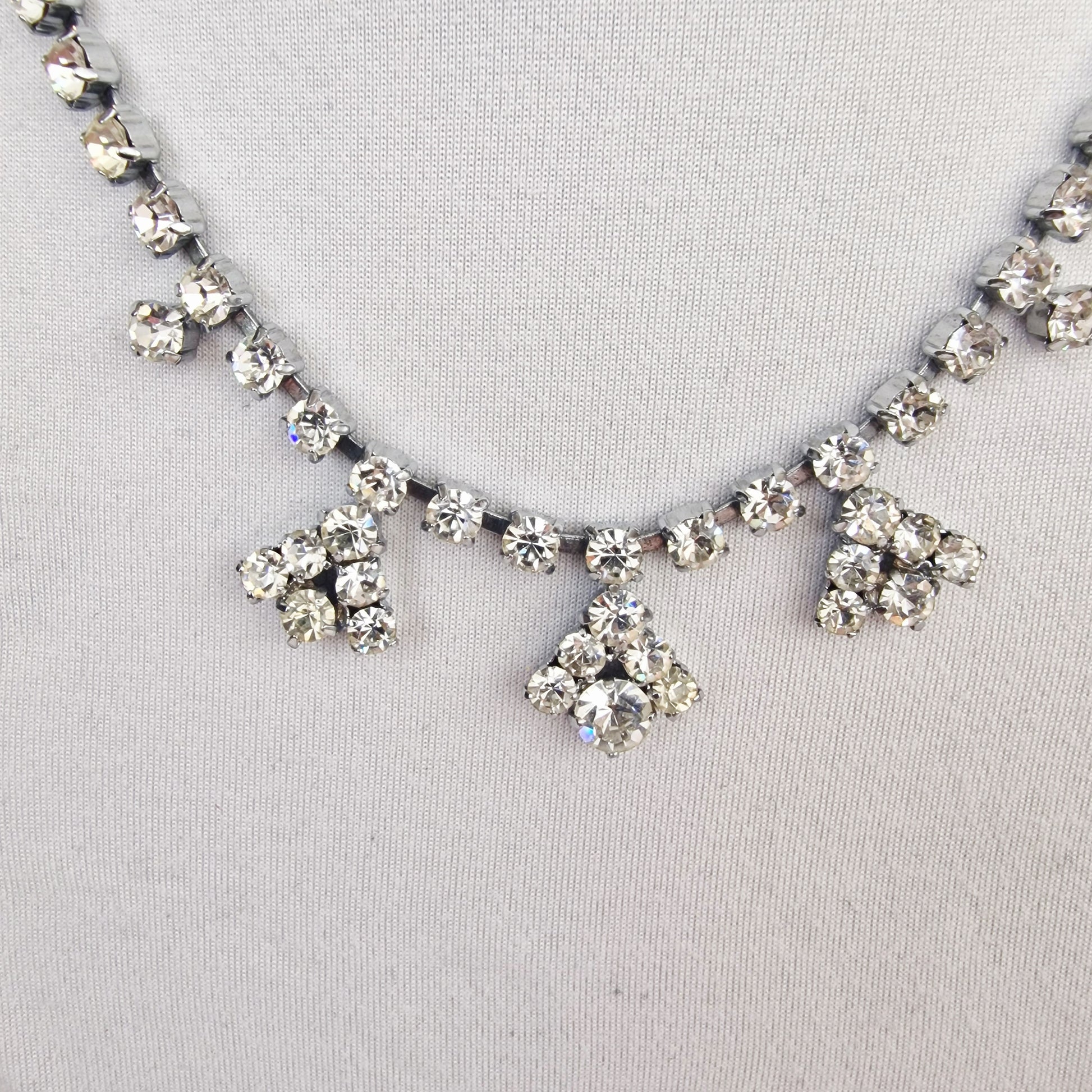 Vintage 1950s Silver-Tone Rhinestone Drop Necklace Geometric Costume Jewellery – photo 2