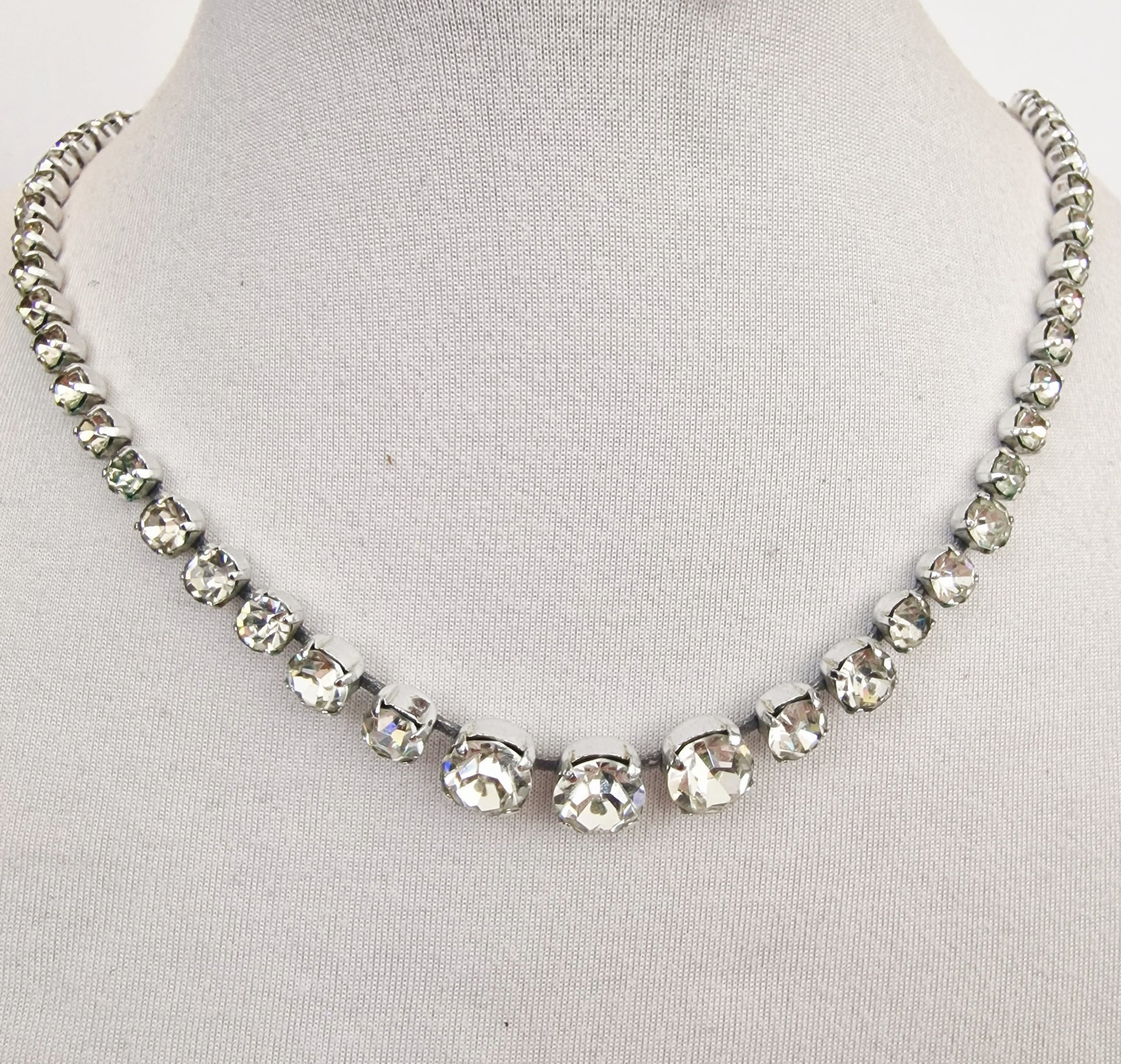 Vintage 1950s Silver-Tone Rhinestone Choker Necklace Clear Crystal Graduated Pin