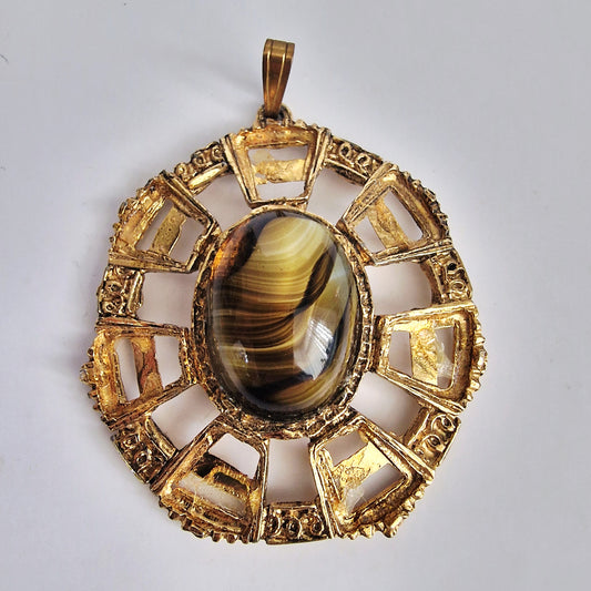 Vintage 1970s Gold-Tone Banded Agate Cabochon Pendant Round Fretwork Boho Disc