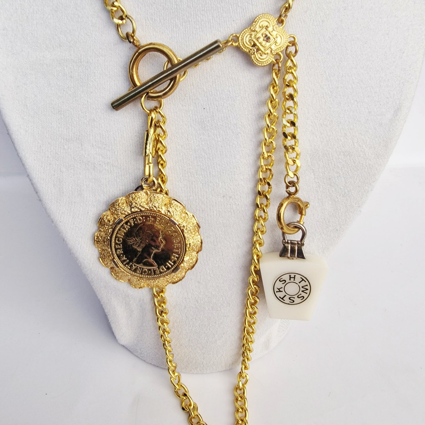 Vintage 1980s Gold-Tone Coin Charm Necklace Toggle Clasp Halfpenny Curb Chain – photo 2