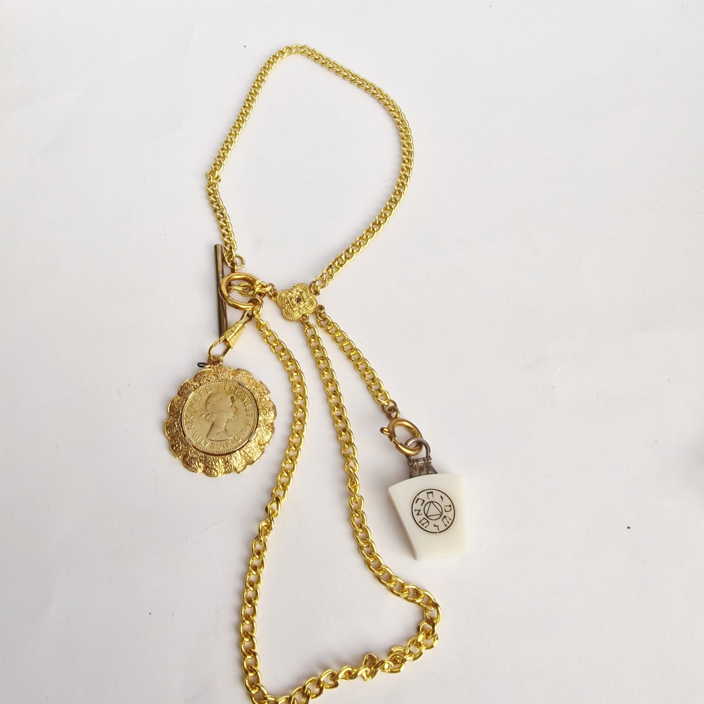 Vintage 1980s Gold-Tone Coin Charm Necklace Toggle Clasp Halfpenny Curb Chain – photo 3