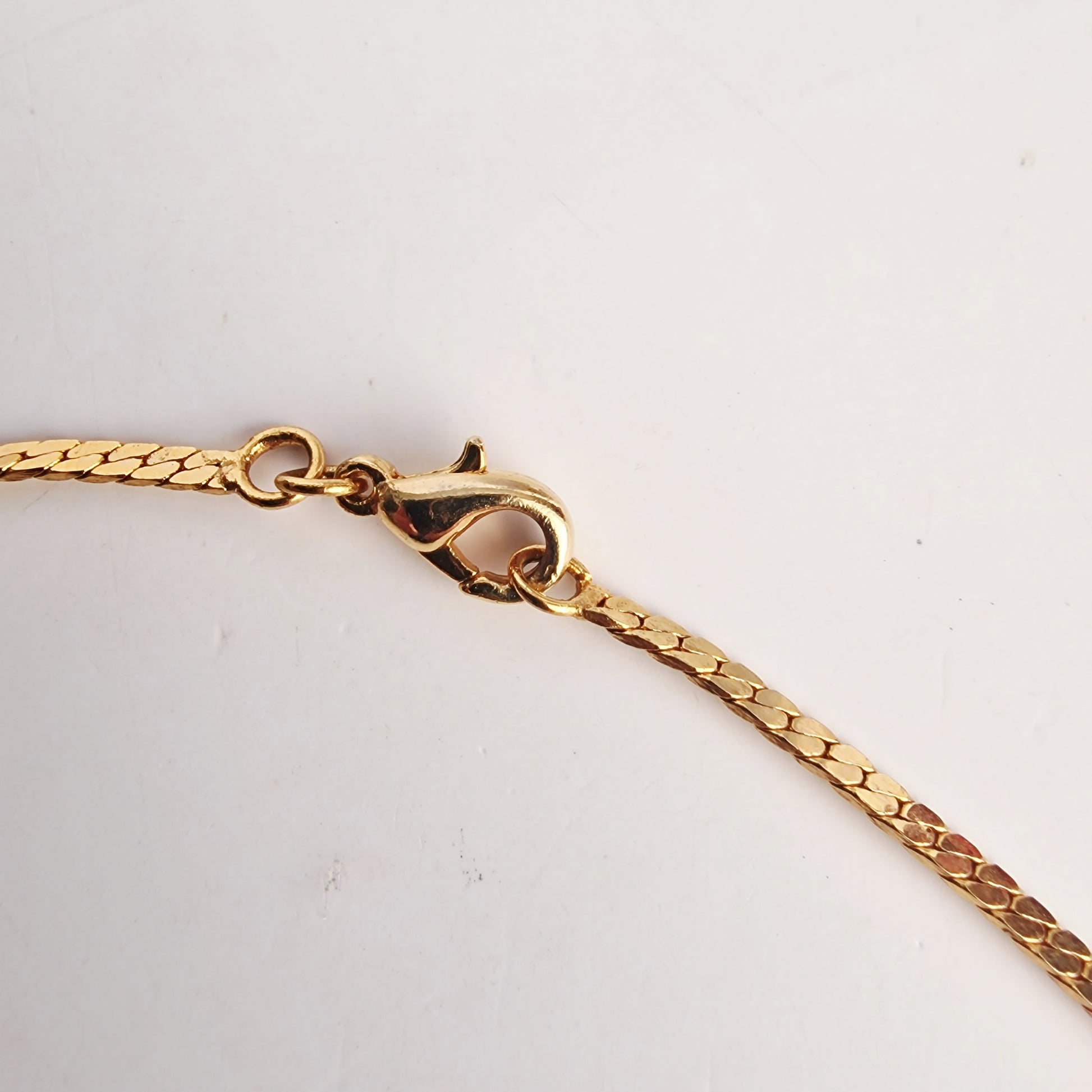Vintage 1980s Gold-Tone Herringbone Chain Necklace Red Rhinestone Drop Pendant – photo 6