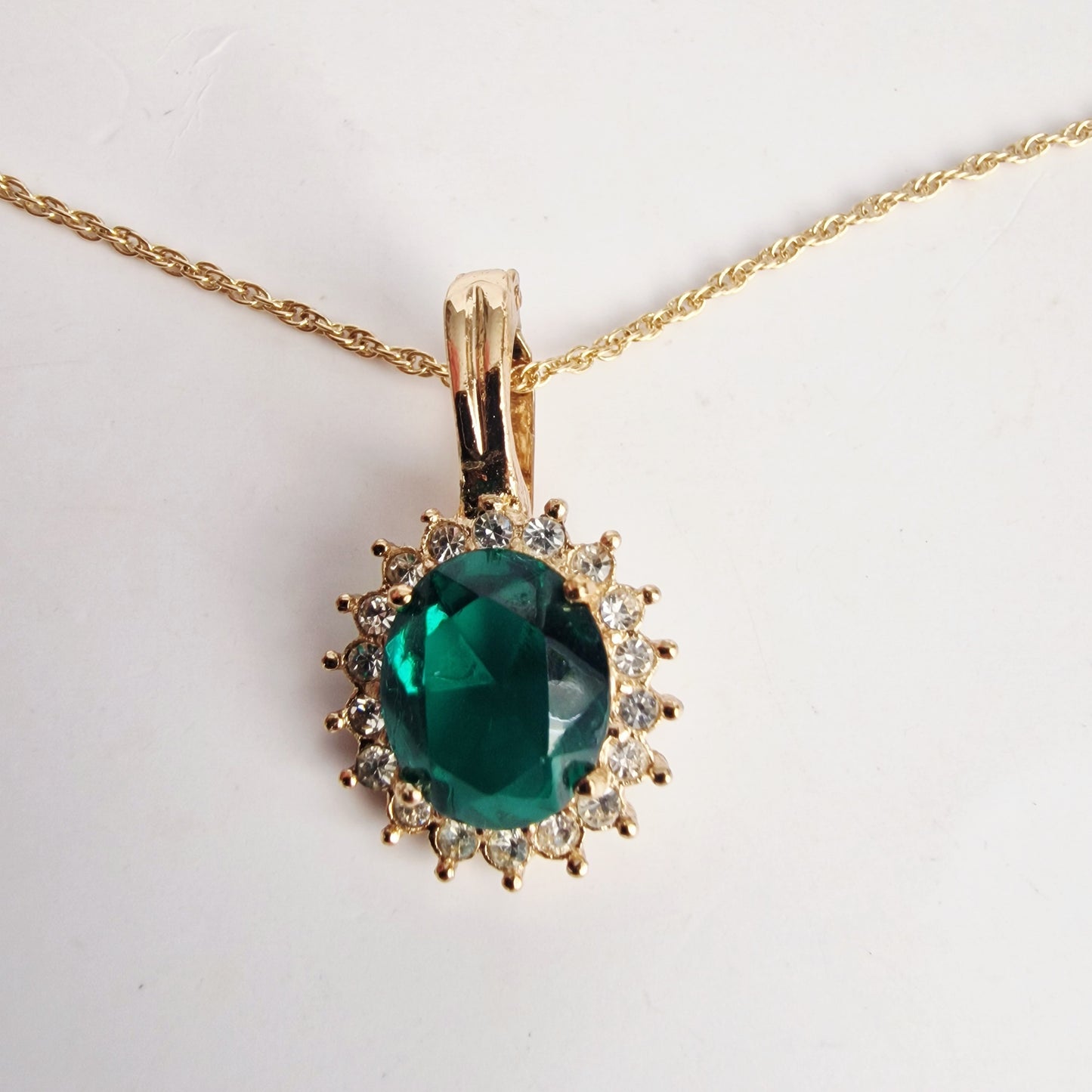 Vintage Roman 1990s Gold-Tone Green Rhinestone Cluster Pendant Necklace Chain – photo 2
