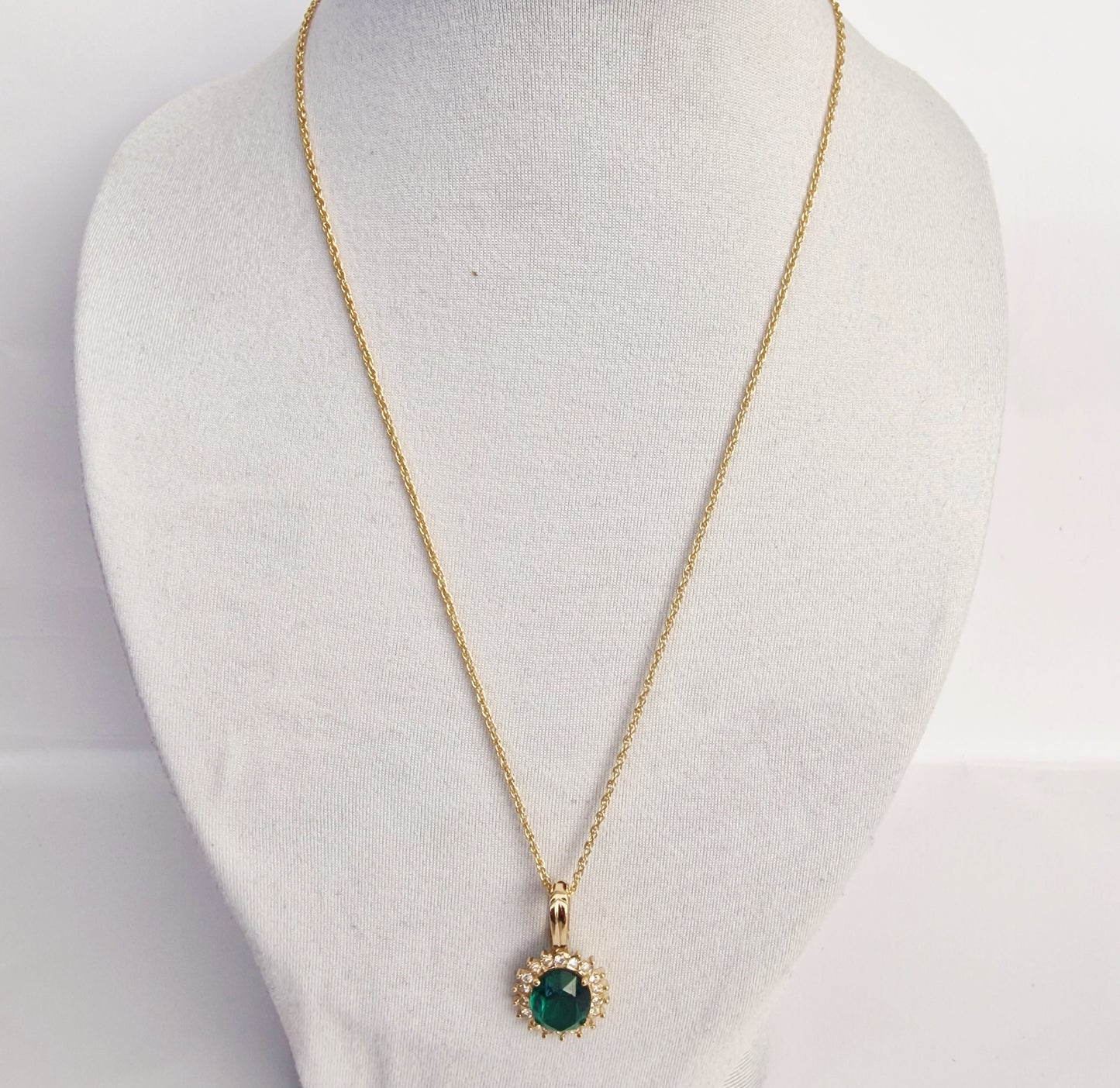 Vintage Roman 1990s Gold-Tone Green Rhinestone Cluster Pendant Necklace Chain – photo 3