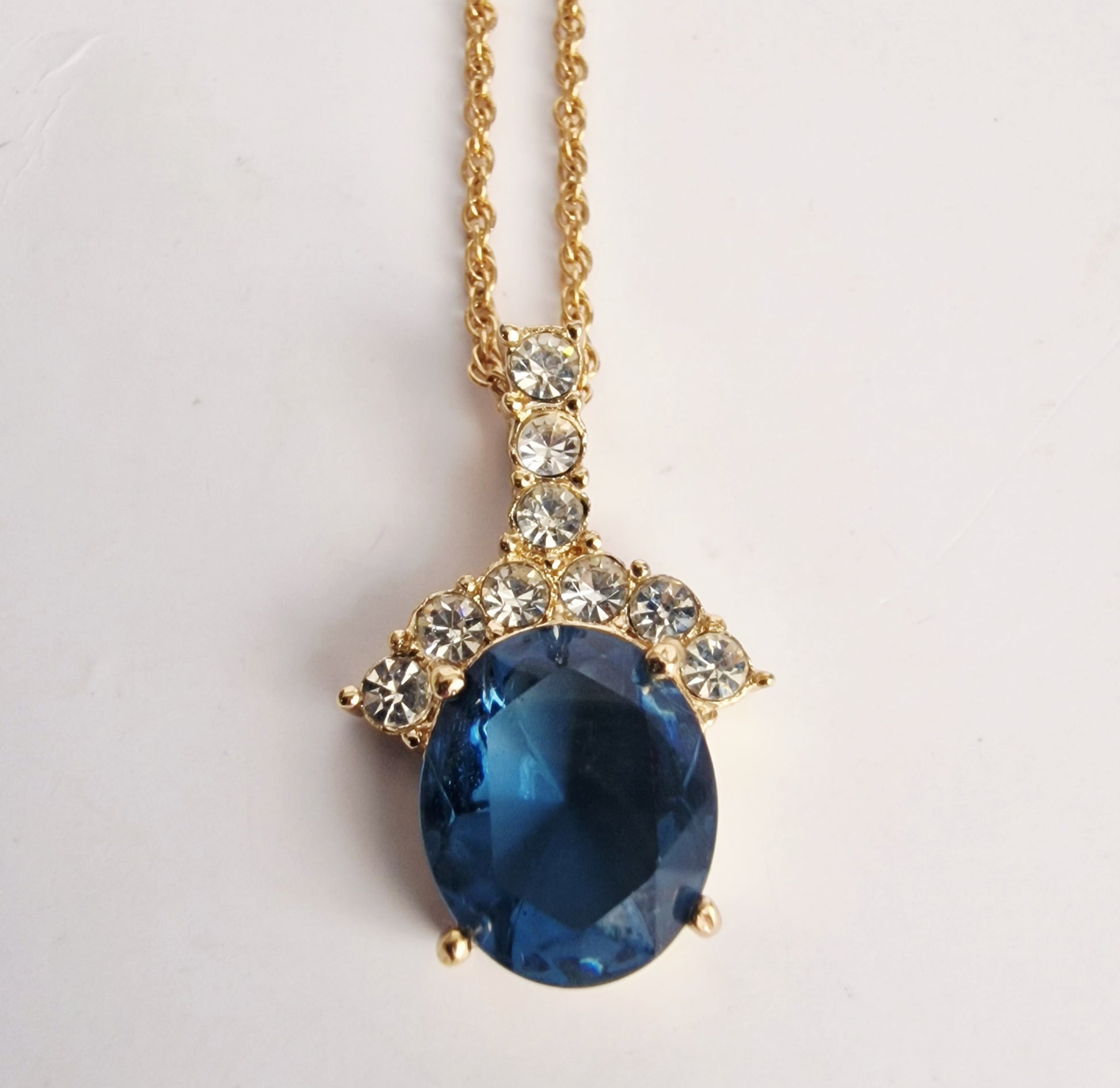 Vintage Roman 1980s Gold-Tone Blue Rhinestone Pendant Necklace Signed Costume – photo 3
