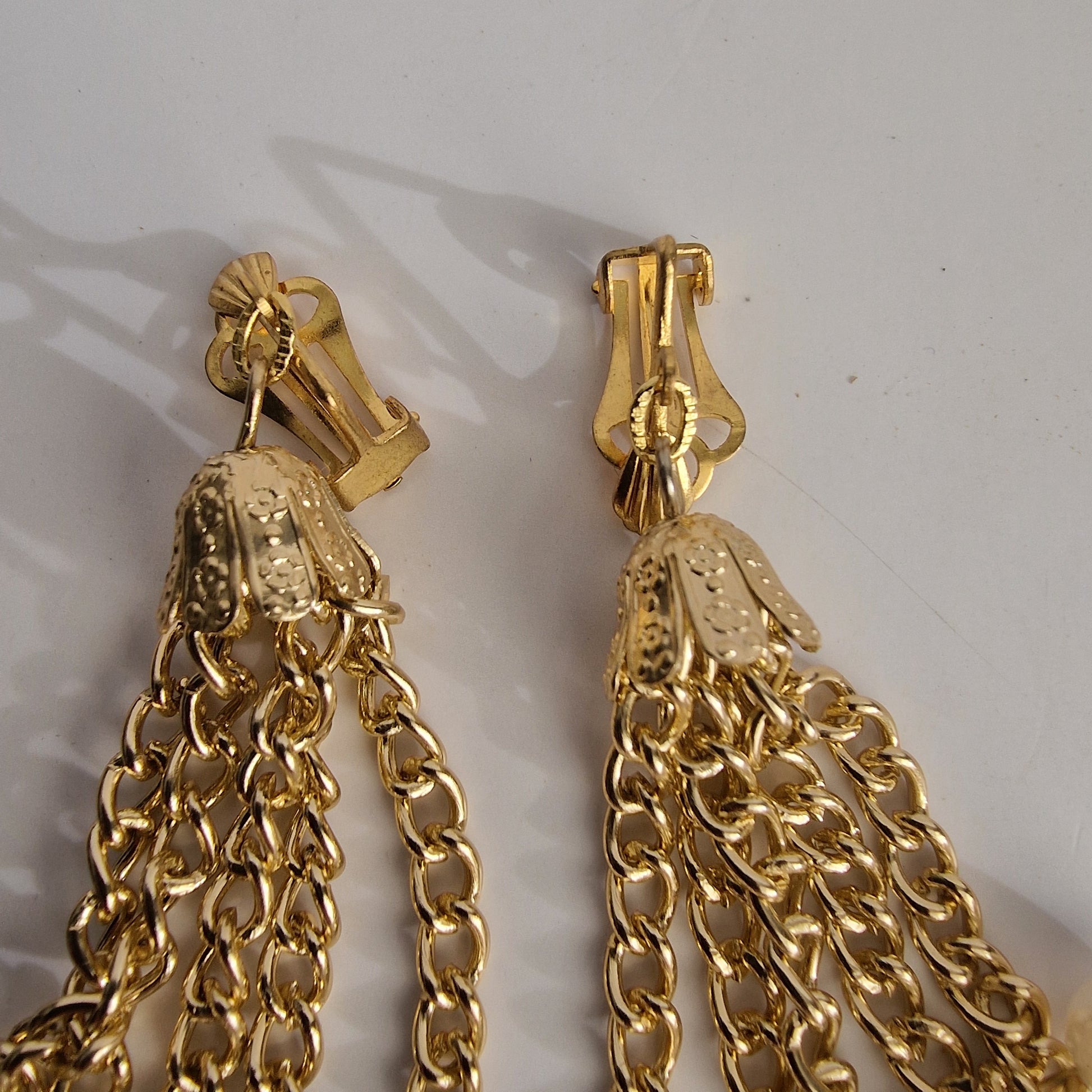 Vintage 1980s Gold-Tone Tassel Drop Clip-On Earrings Faux Pearl Chain Costume – photo 2