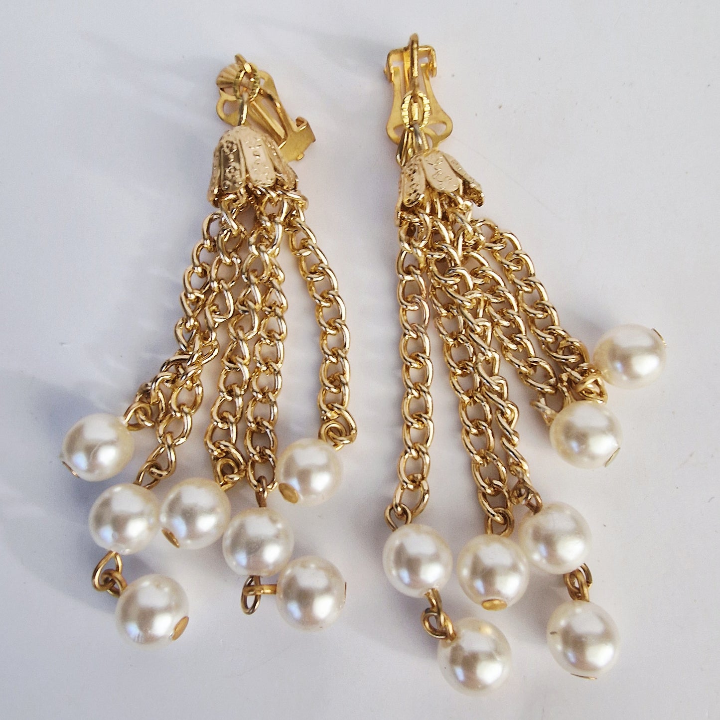 Vintage 1980s Gold-Tone Tassel Drop Clip-On Earrings Faux Pearl Chain Costume – photo 3