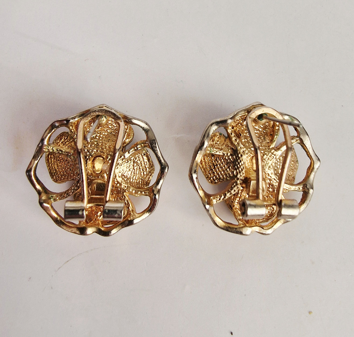 Vintage 1980s Gold-Tone Openwork Floral Dome Pierced Earrings Black Rhinestone – photo 2