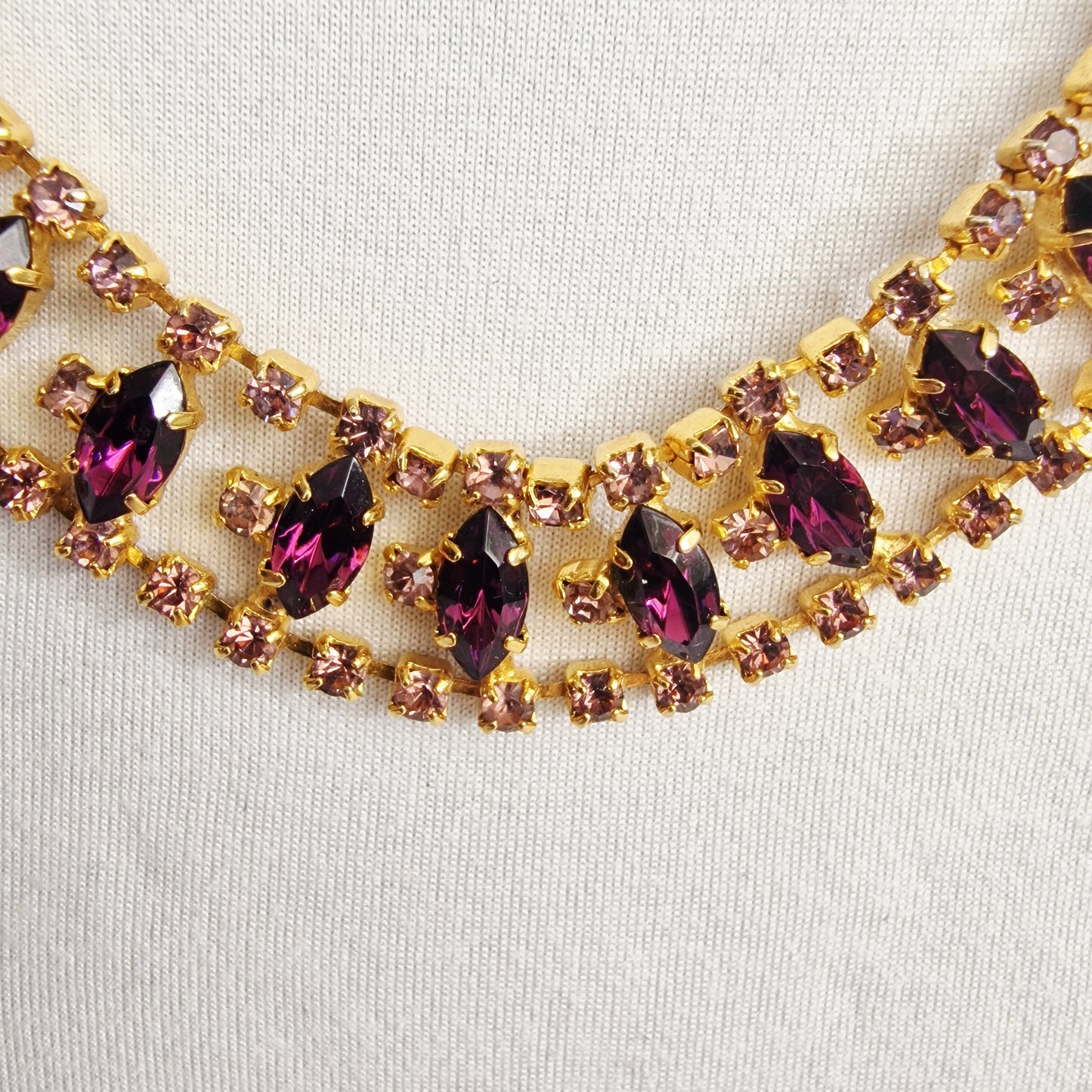 Vintage 1950s Gold-Tone Amethyst Rhinestone Bib Necklace Geometric Fan Lattice – photo 4
