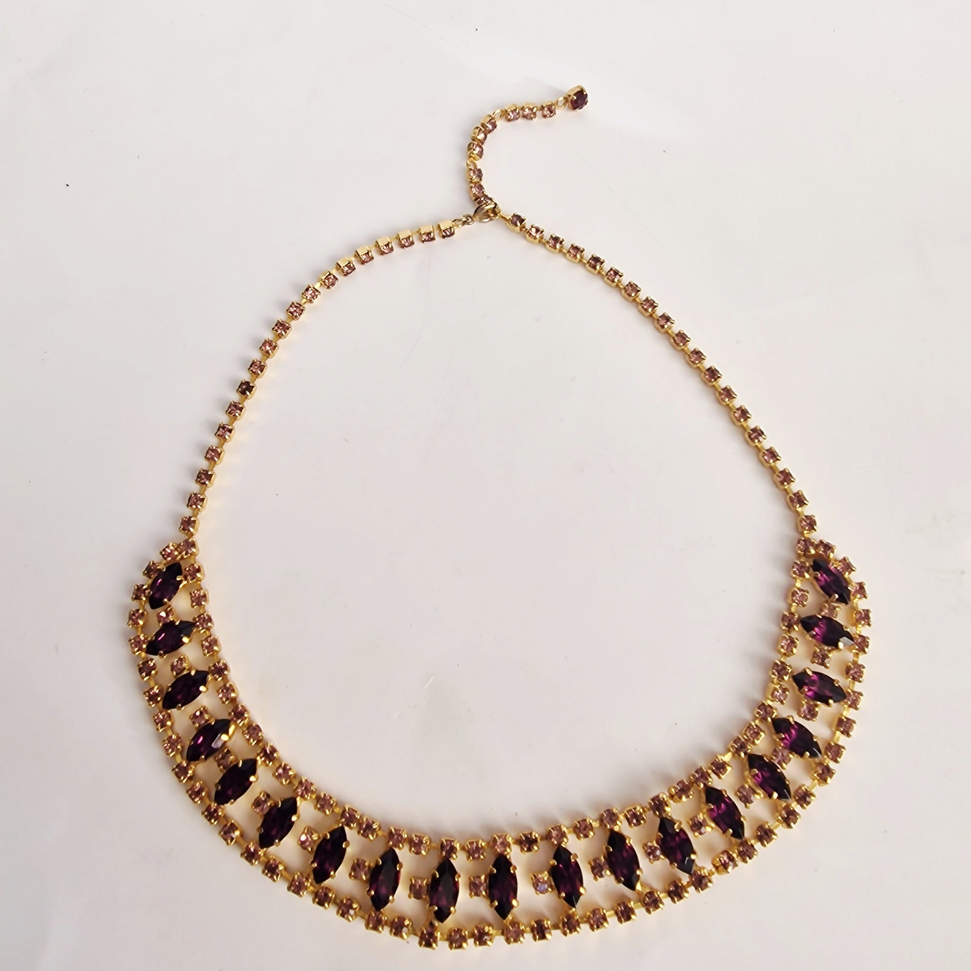 Vintage 1950s Gold-Tone Amethyst Rhinestone Bib Necklace Geometric Fan Lattice – photo 5