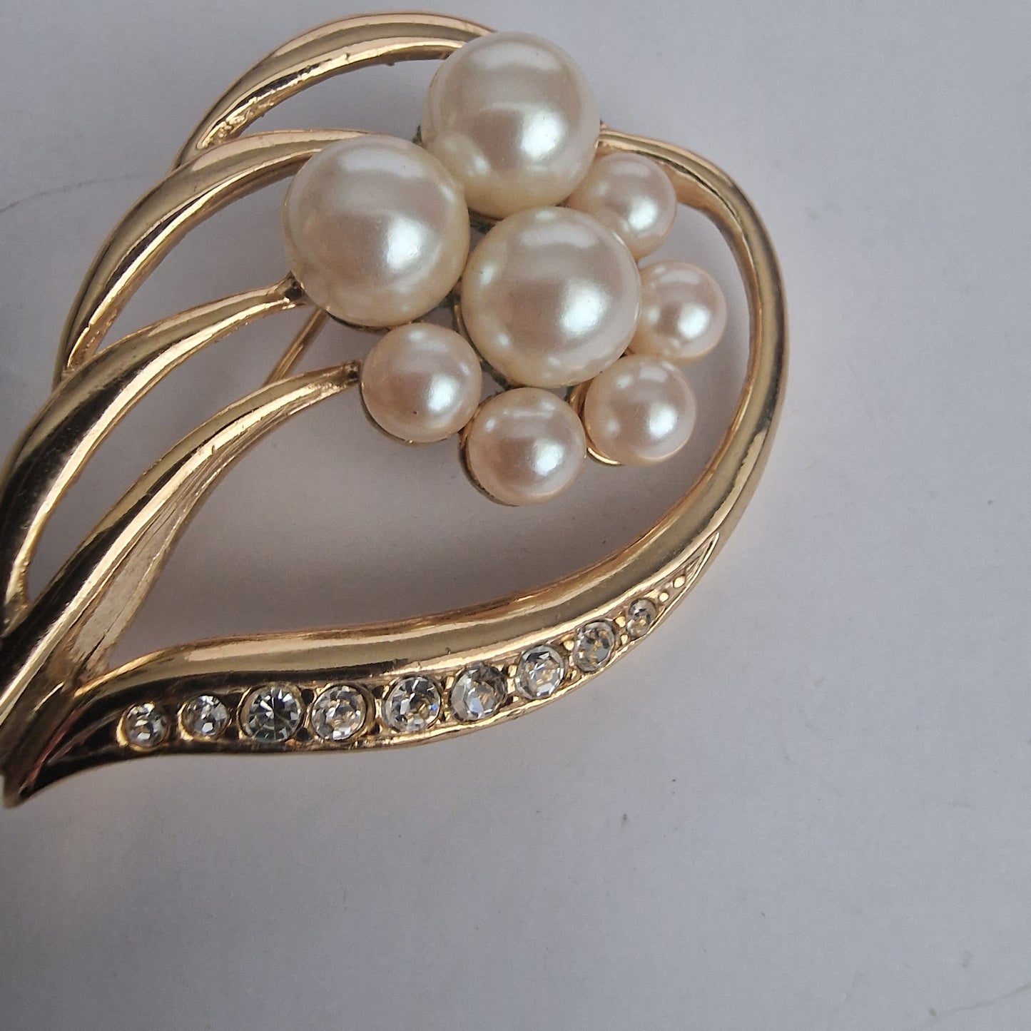 Vintage 1970s Gold-Tone Faux Pearl Rhinestone Leaf Brooch Floral Gold Costume