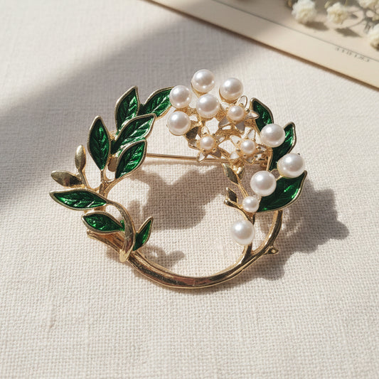 Vintage 1980s Gold-Tone Floral Wreath Brooch Green Enamel Faux Pearl Leaf Pin